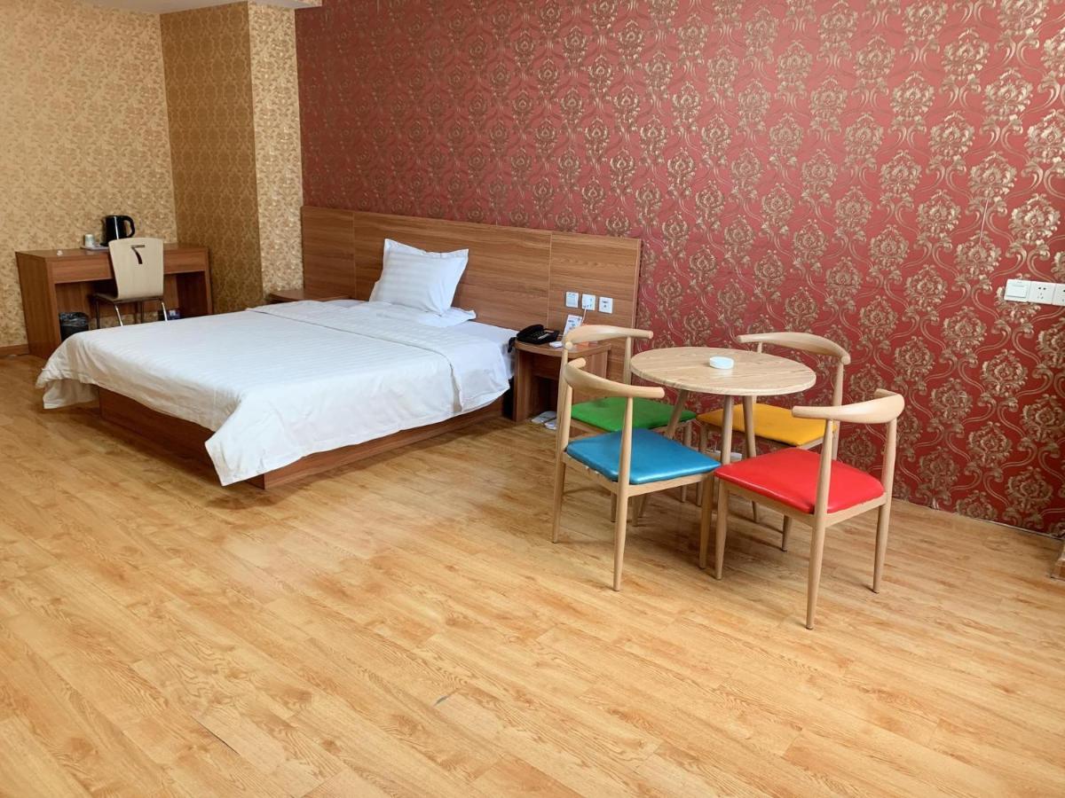 Superior Queen Bed Room photo 1