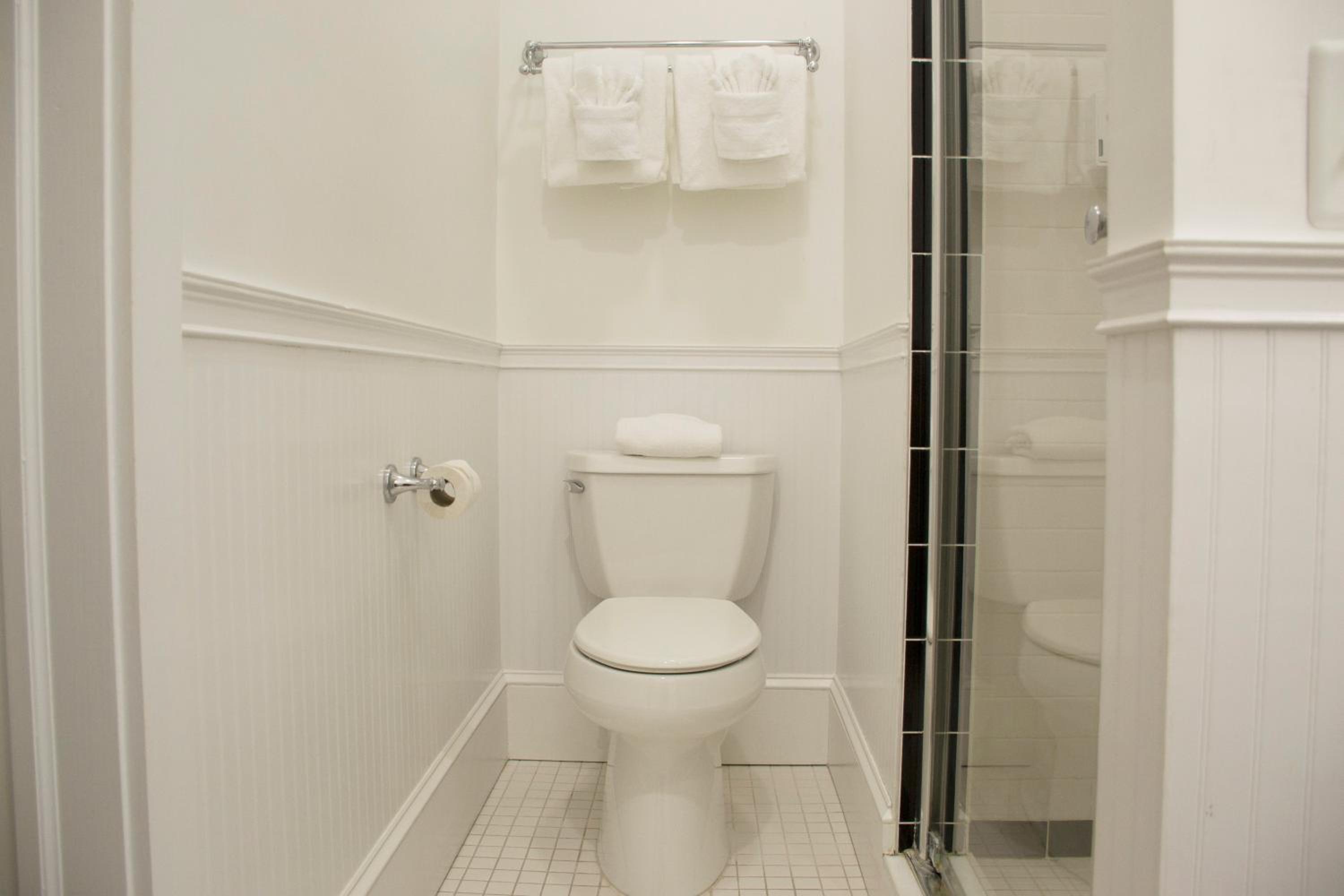 Deluxe King Room - Photo 5