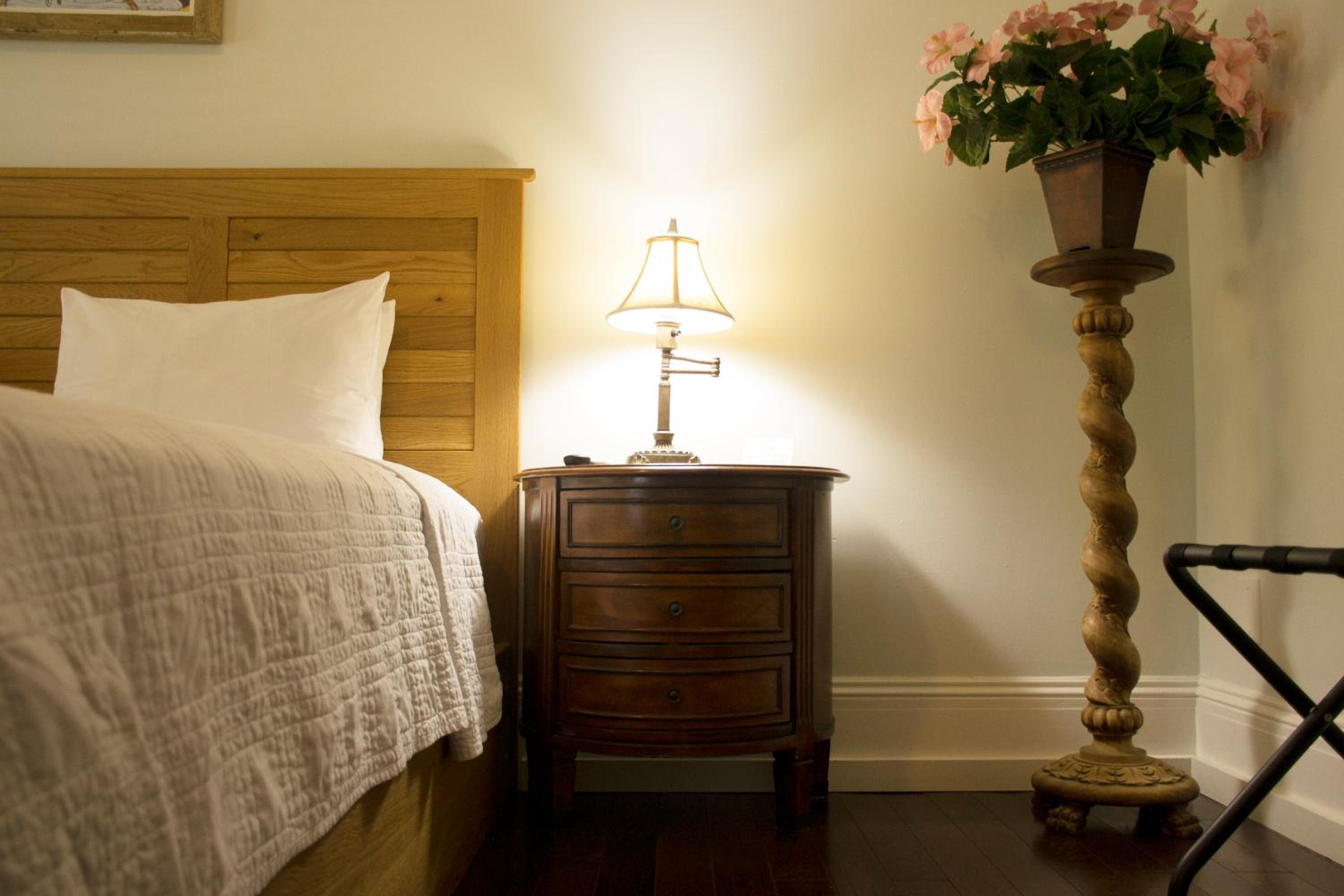 Deluxe King Room - Photo 3