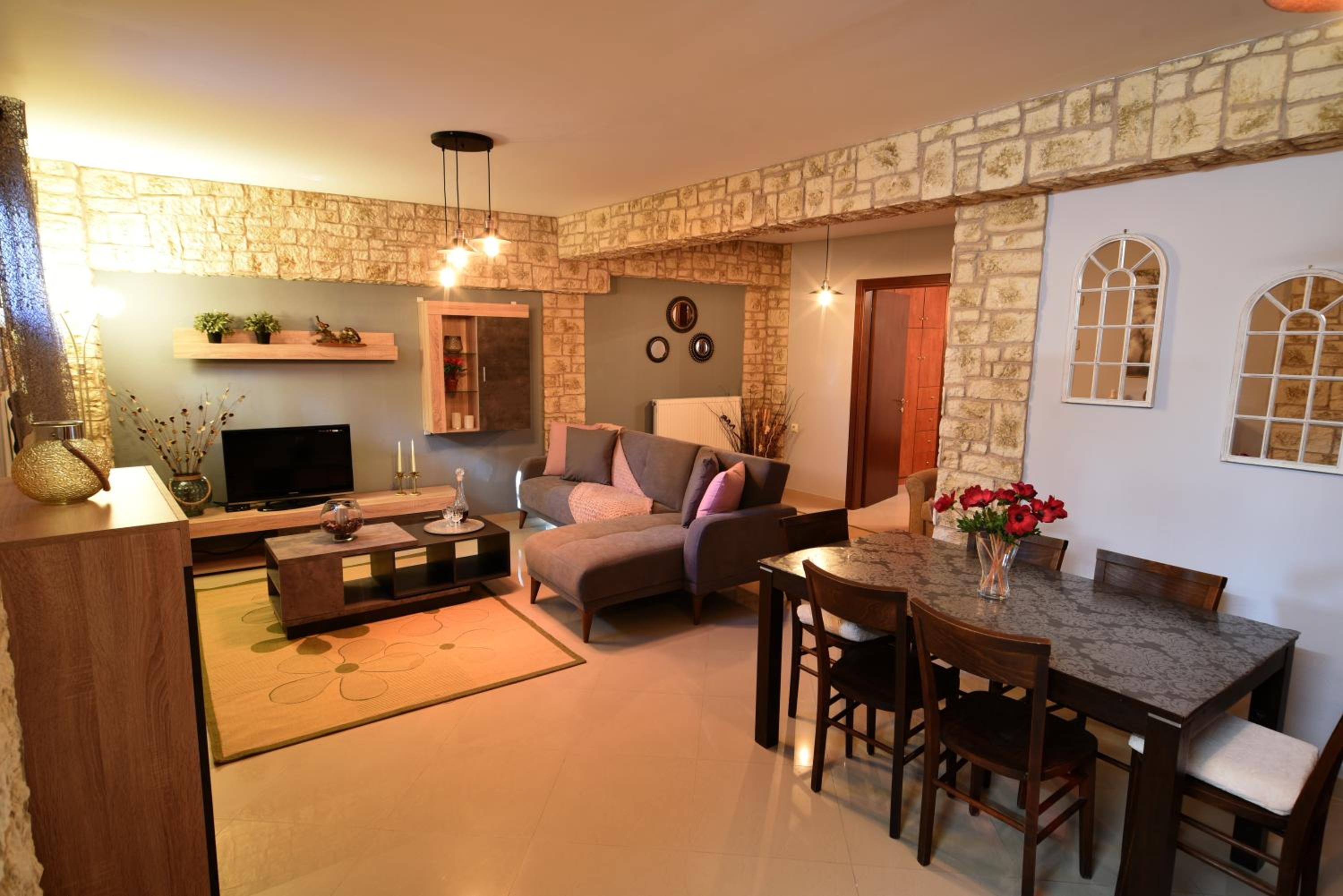 One-Bedroom Apartment - Photo 14