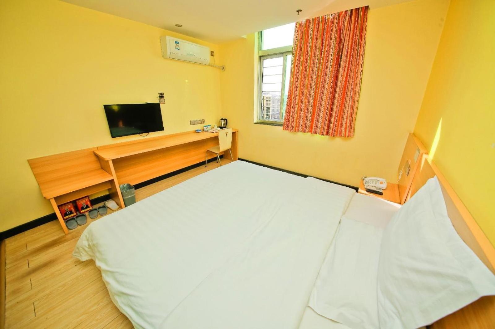 Comfortable Queen Room photo 1