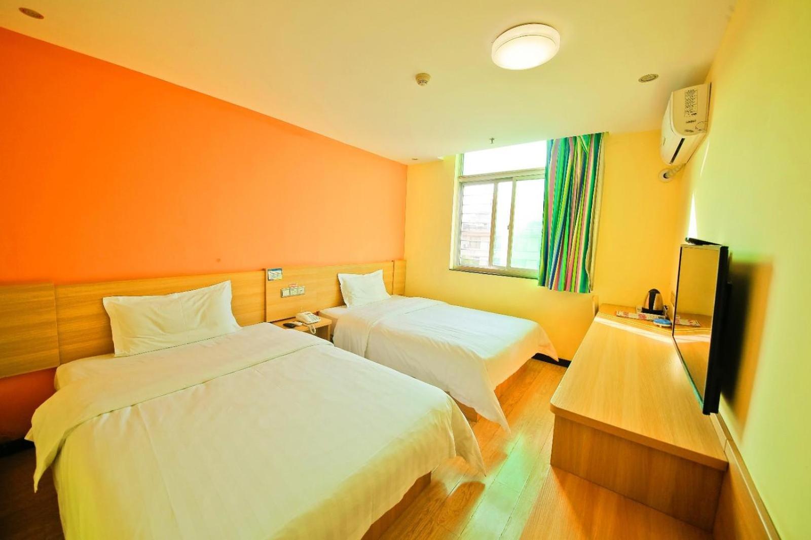 Business Twin Room photo 3