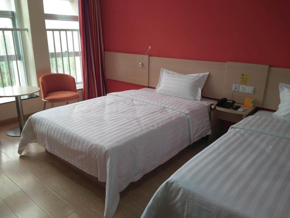 Comfortable Twin Room