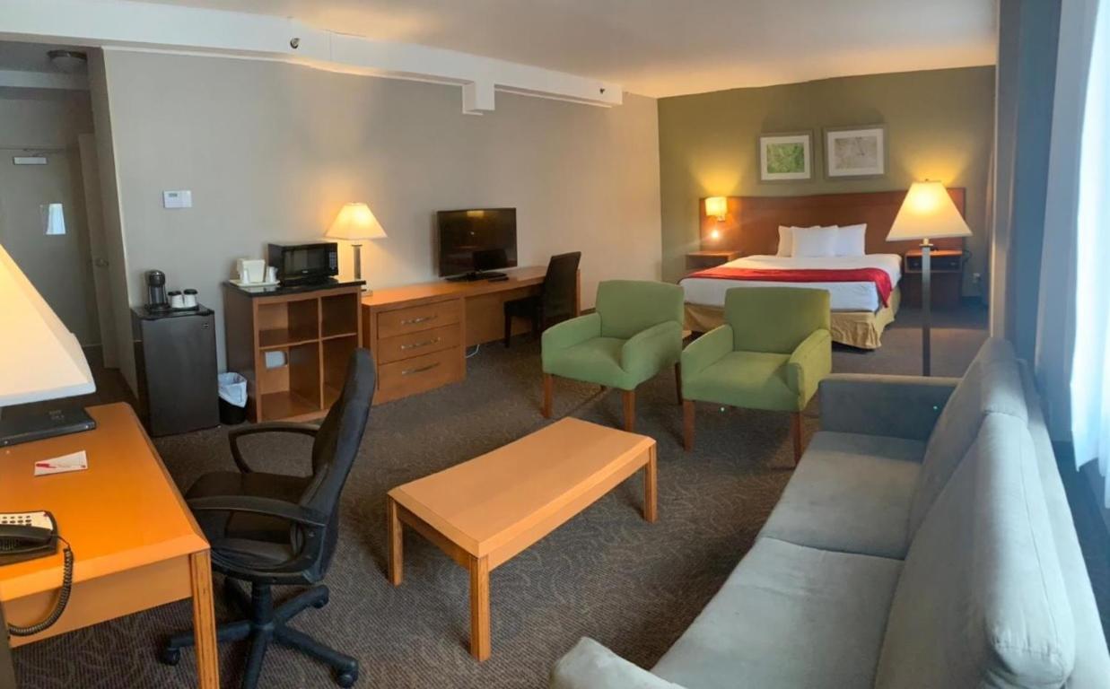 King Suite - Non-Smoking - Photo 5
