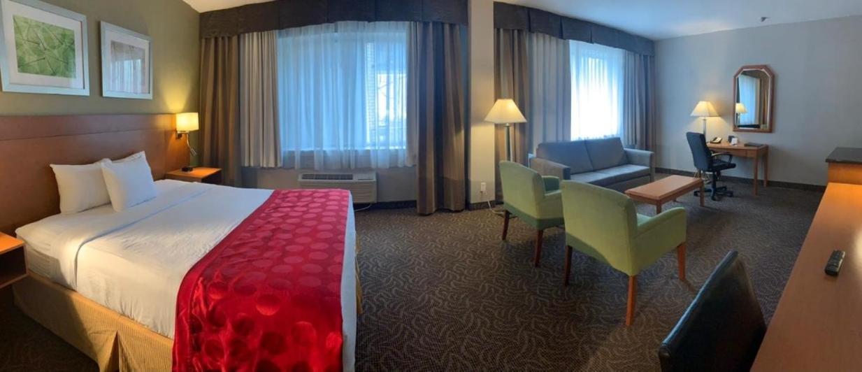King Suite - Non-Smoking - Photo 4