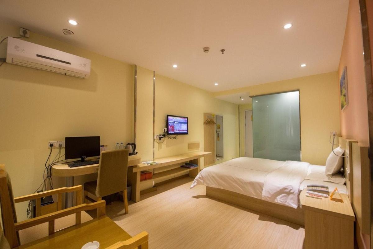 Business Queen Bed Room photo 1