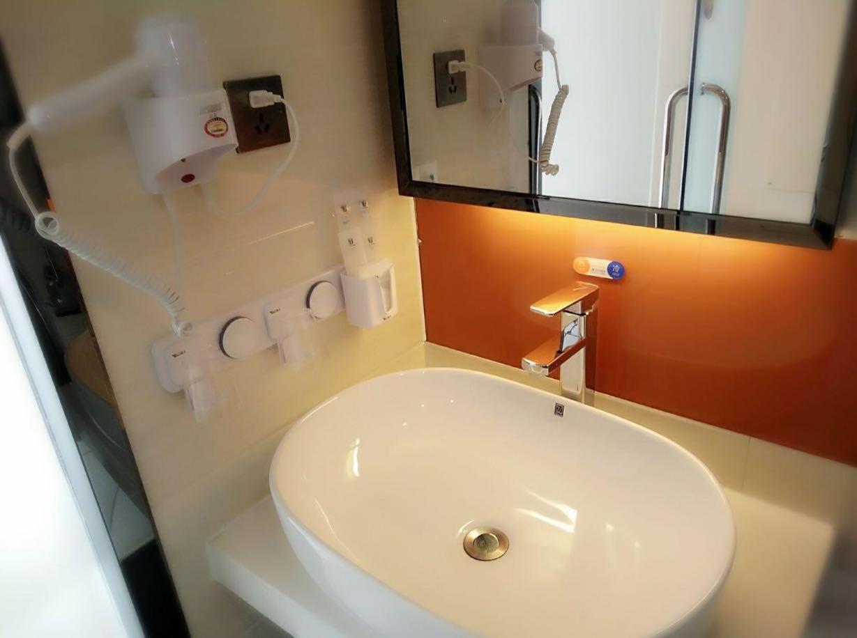 Premium Queen Room photo 3