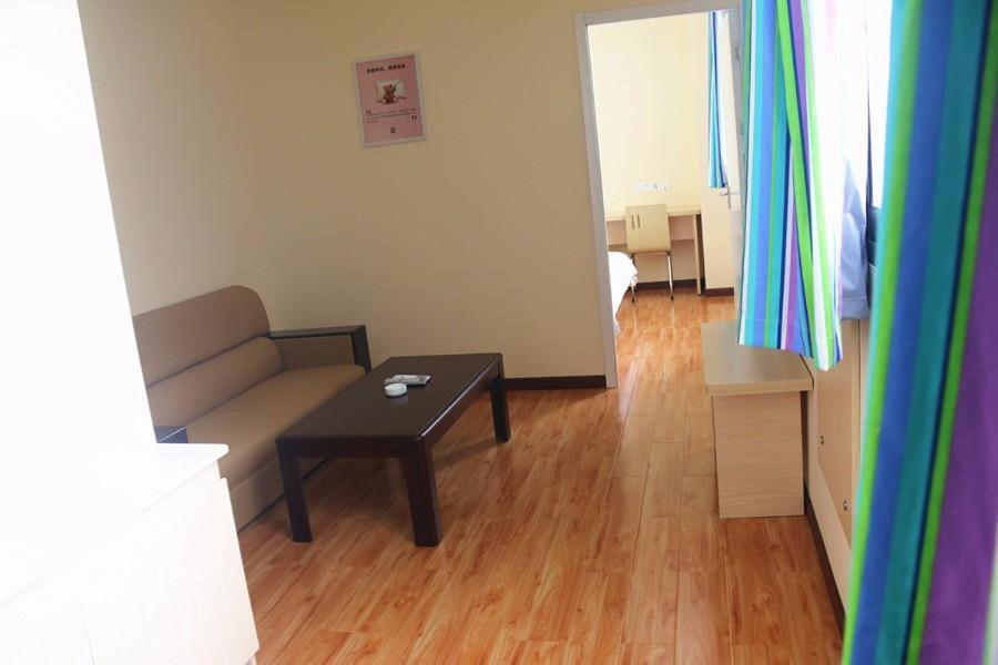 Business Queen Bed Room photo 1