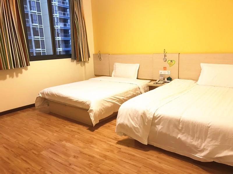 Business Twin Room photo 2