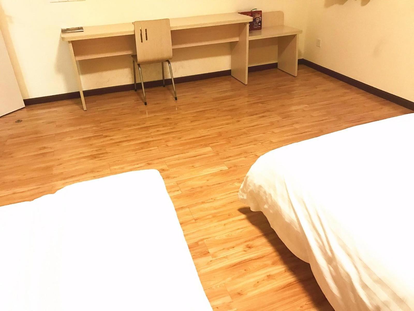 Business Twin Room photo 3