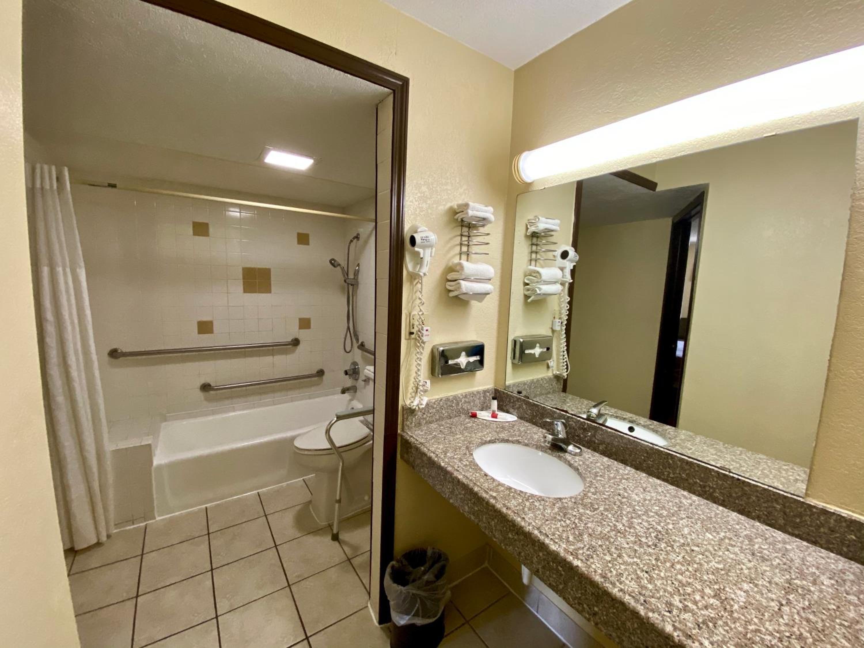King Room - Mobility Access/Non-Smoking photo 2