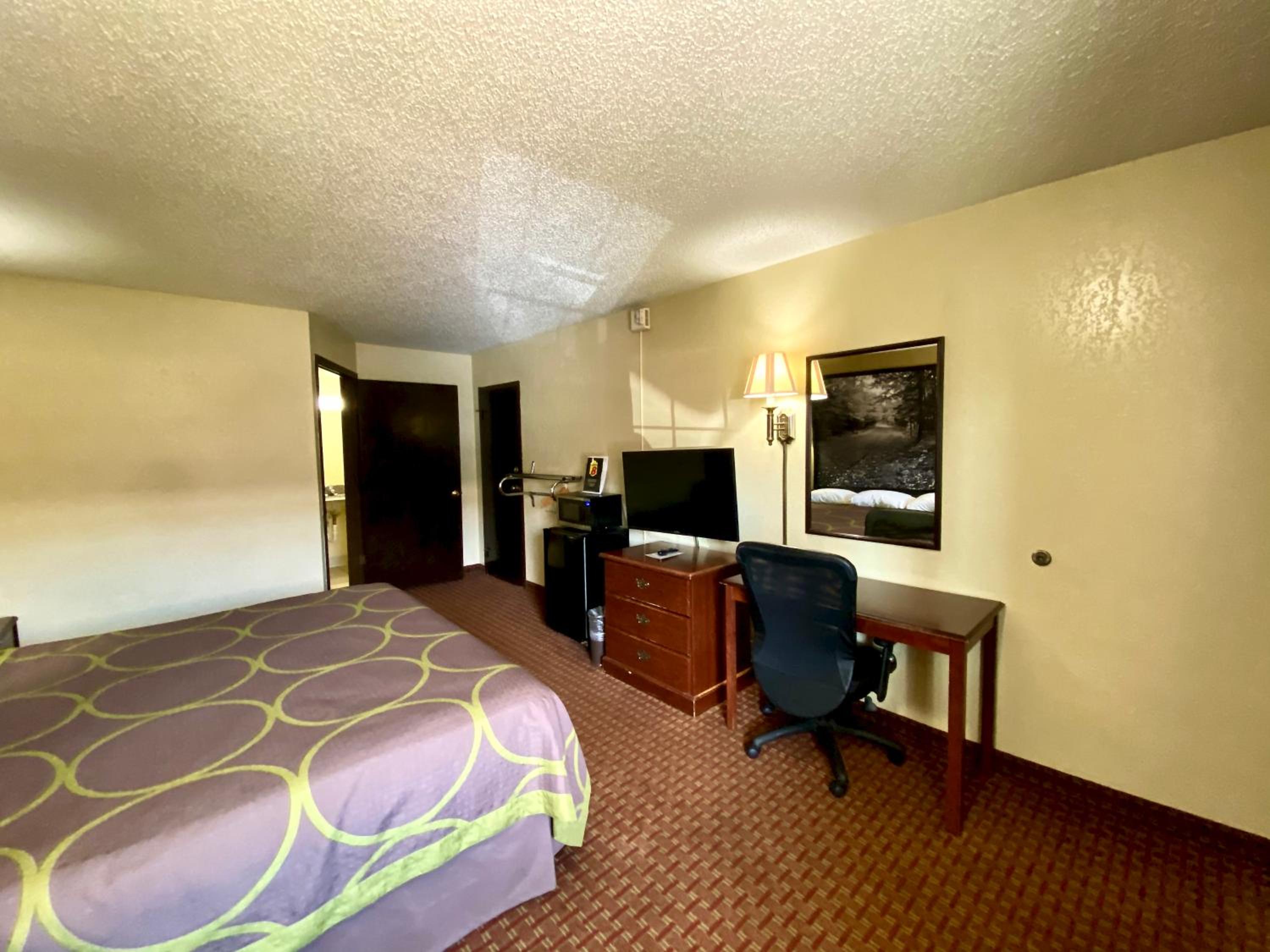 King Room - Mobility Access/Non-Smoking photo 3