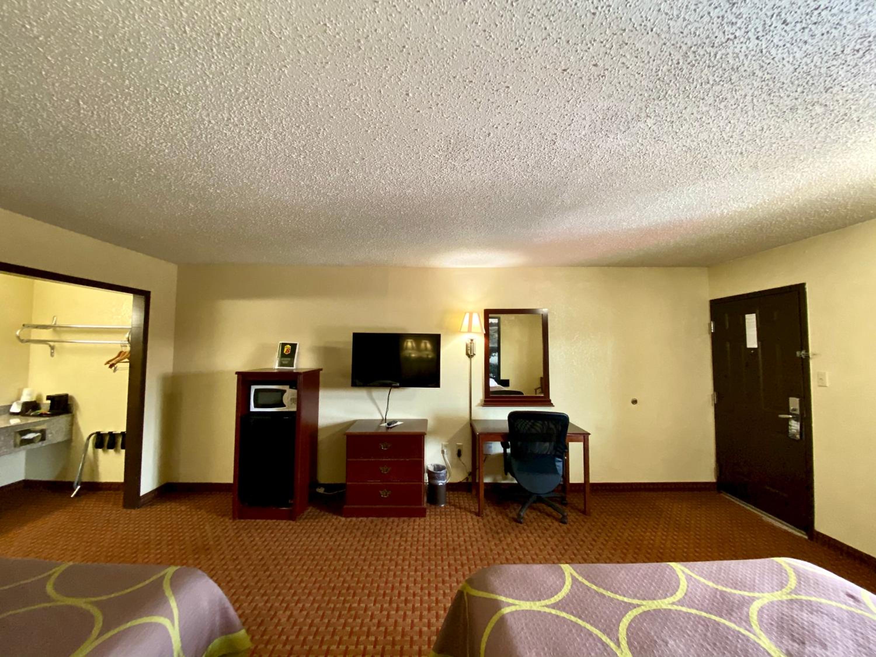 Queen Room with Two Queen Beds - Non-Smoking photo 1