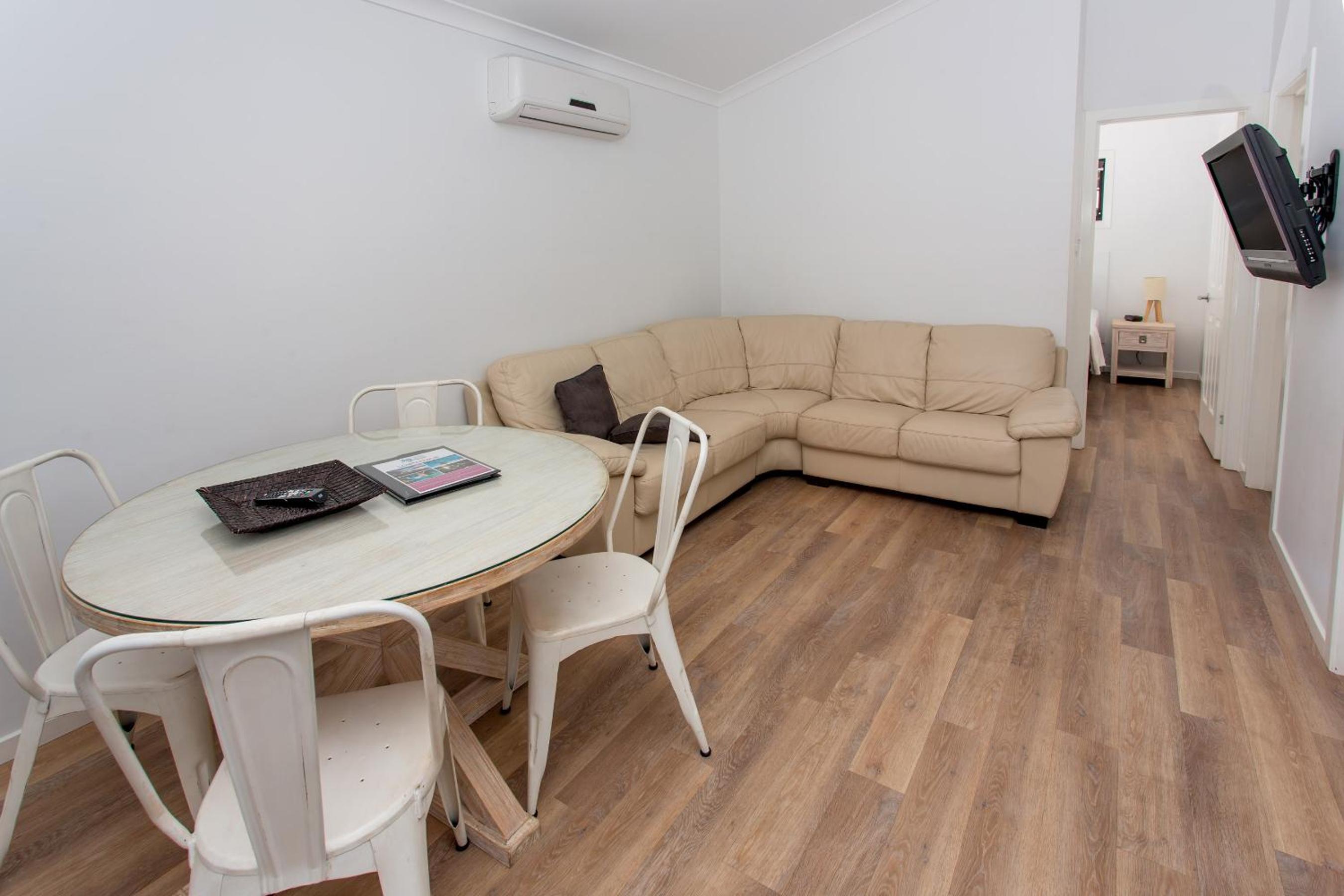 Deluxe Family Room photo 1