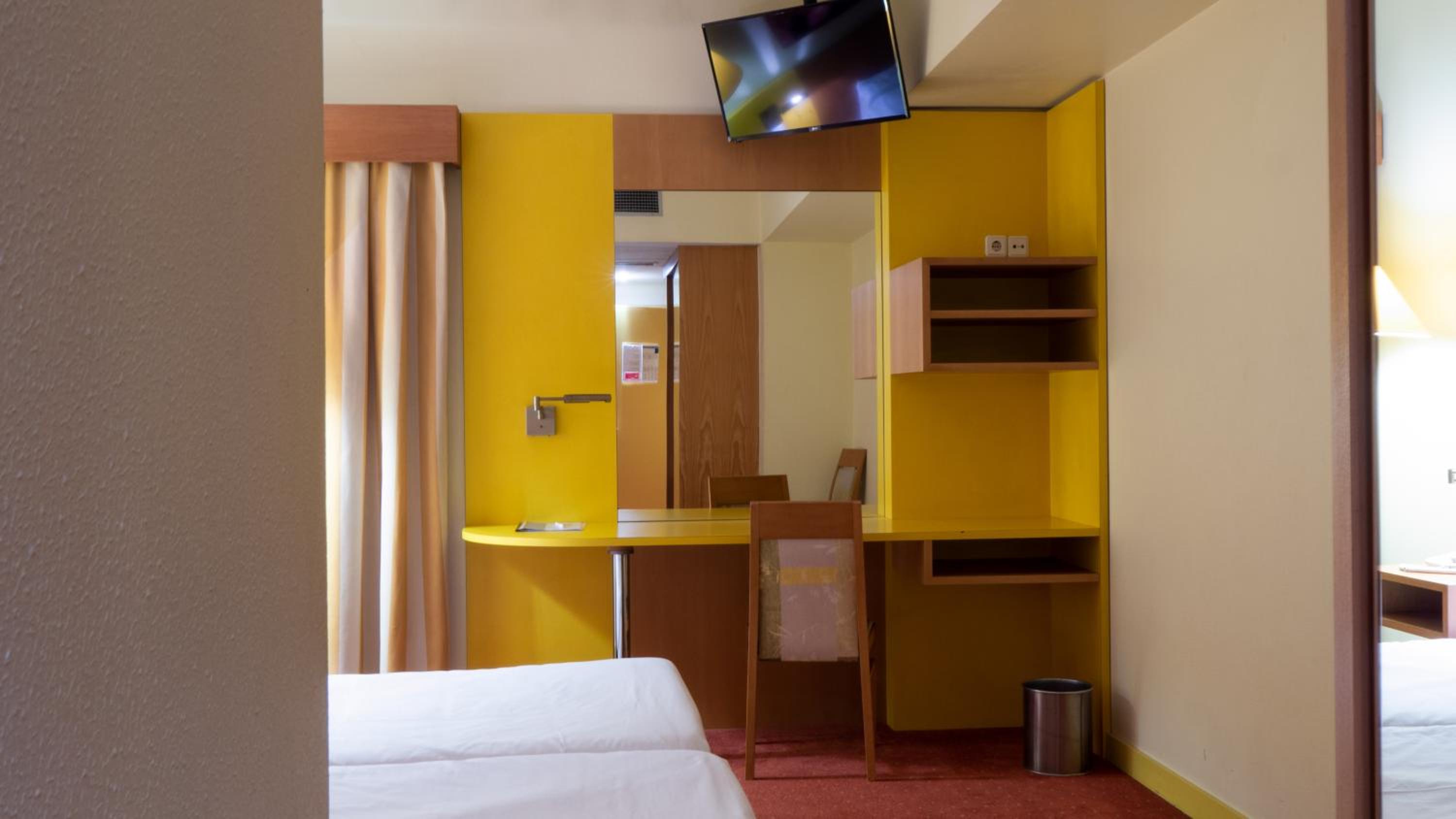 Double Room - Photo 9