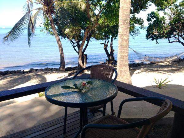 One Bedroom Beachfront Bungalow - Photo 4