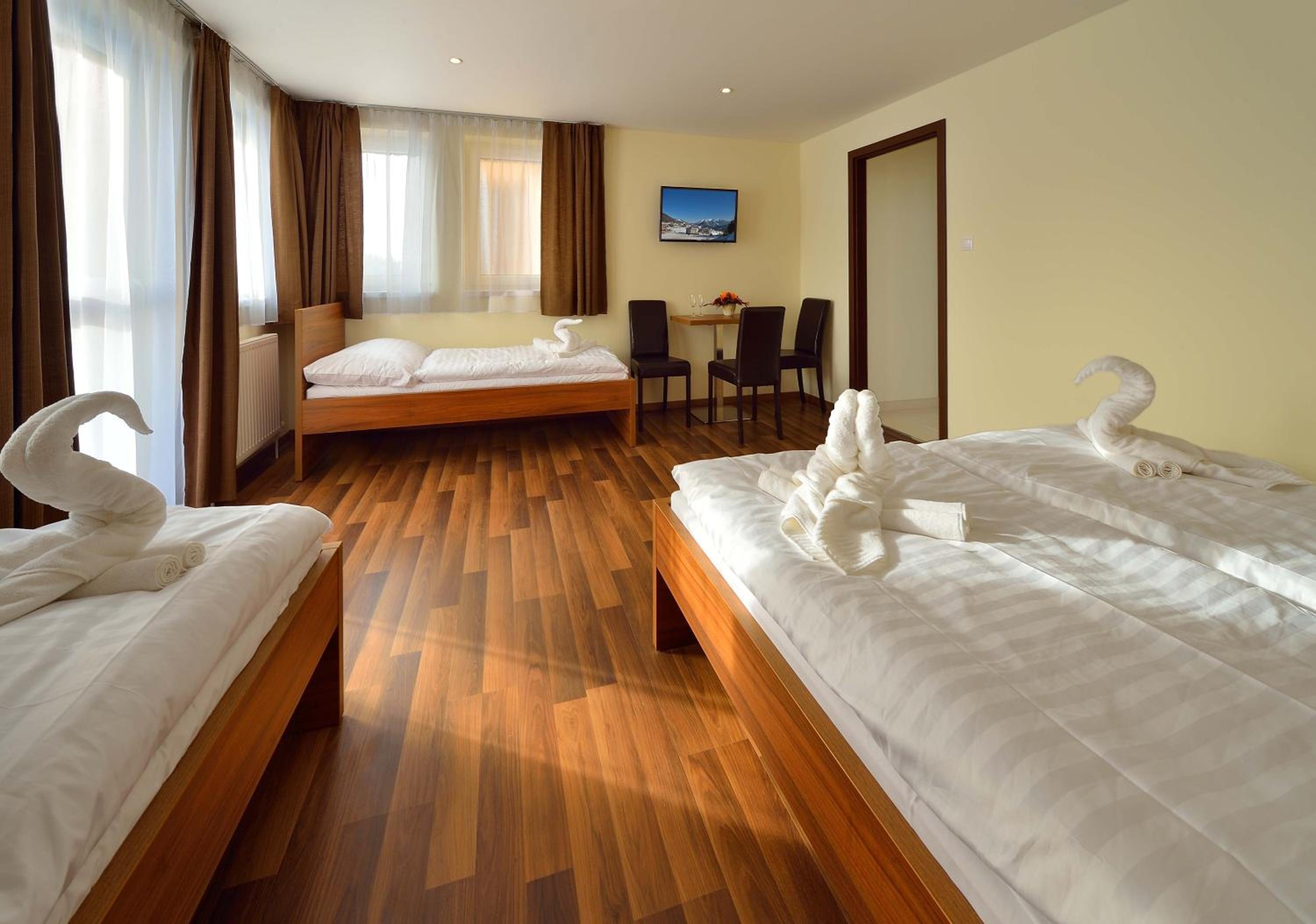 Deluxe Quadruple Room with Mountain View photo 1