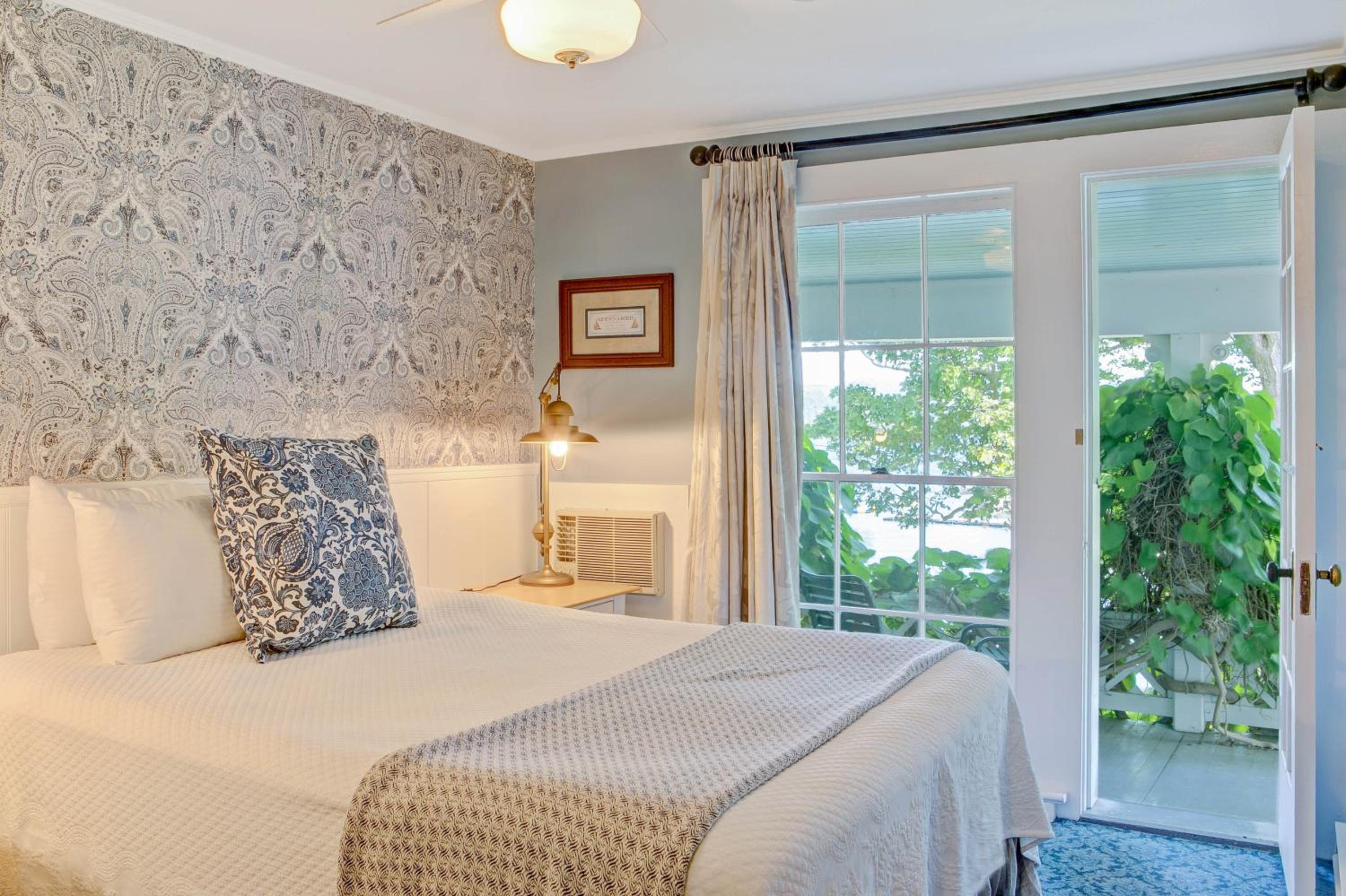 Standard Queen Room photo 1