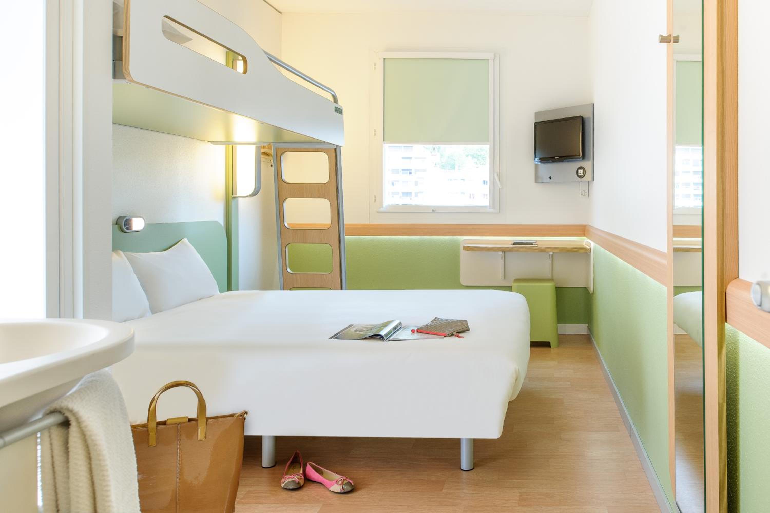 Double Room with Bunk Bed photo 2