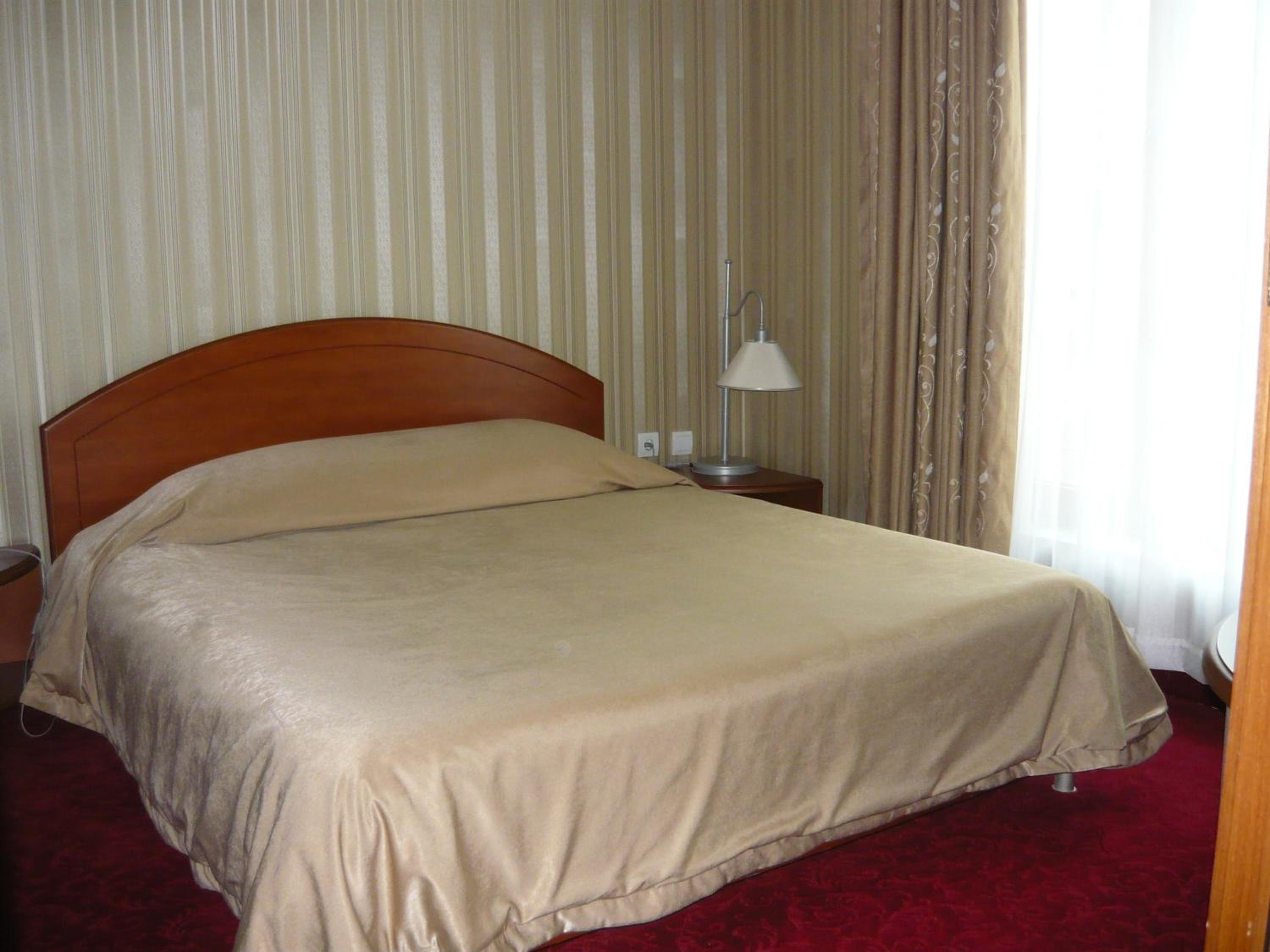 One-Bedroom Suite with Bath photo 3
