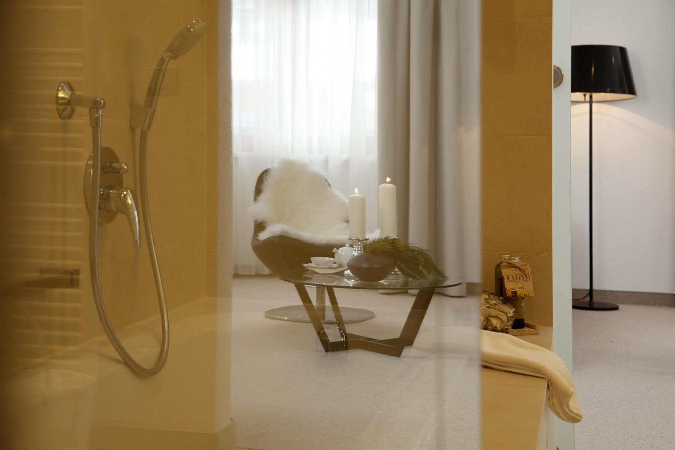 Deluxe Suite with Balcony photo 2