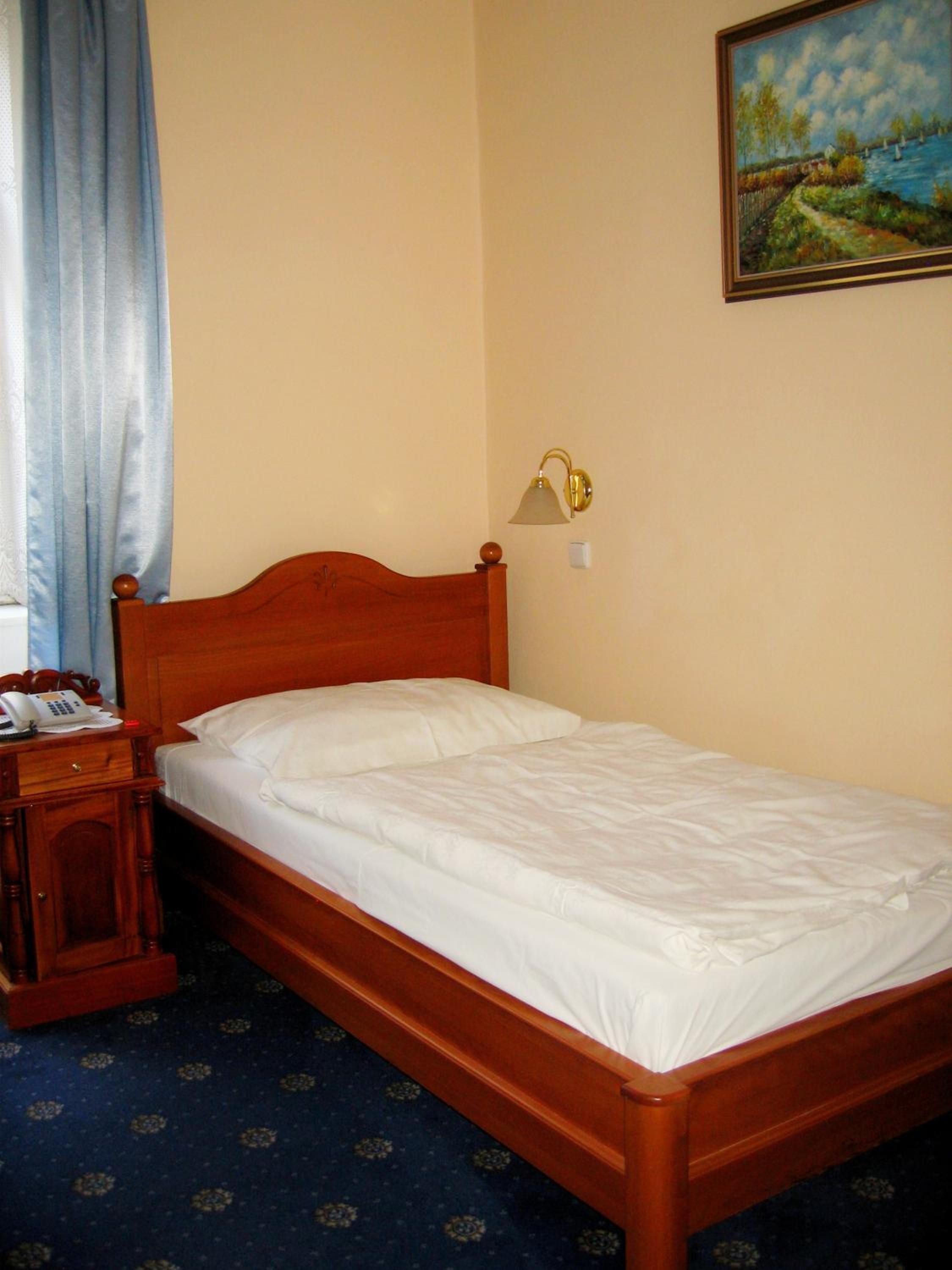 Single Room thumbnail 6
