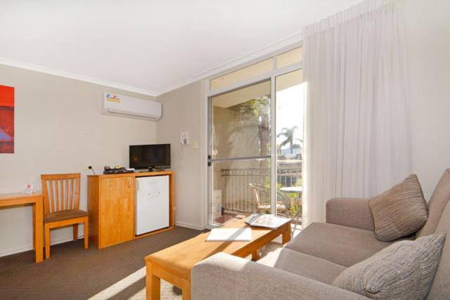Motel Room - Photo 1