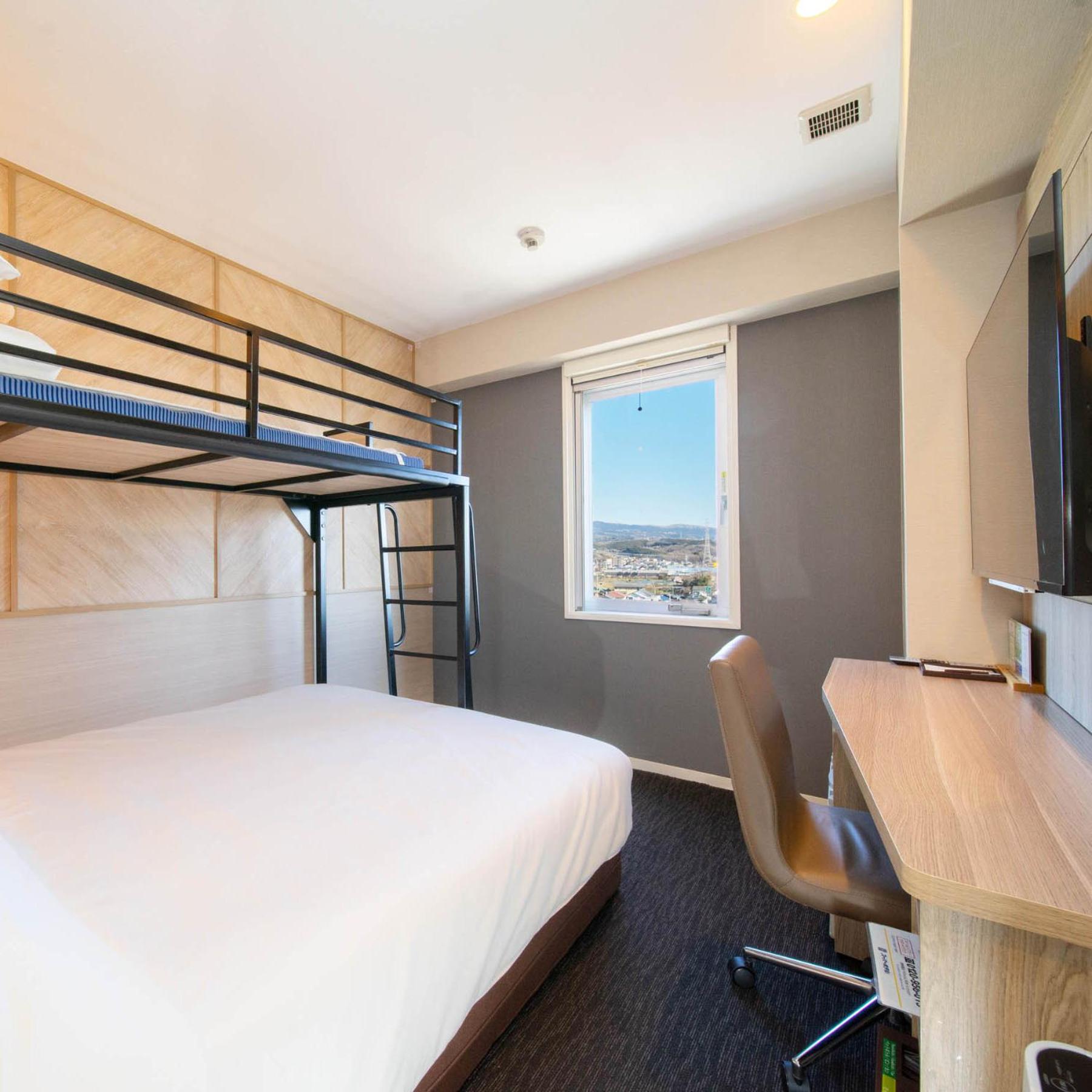 Room with Double Bed and Bunk Bed - Non-Smoking photo 3