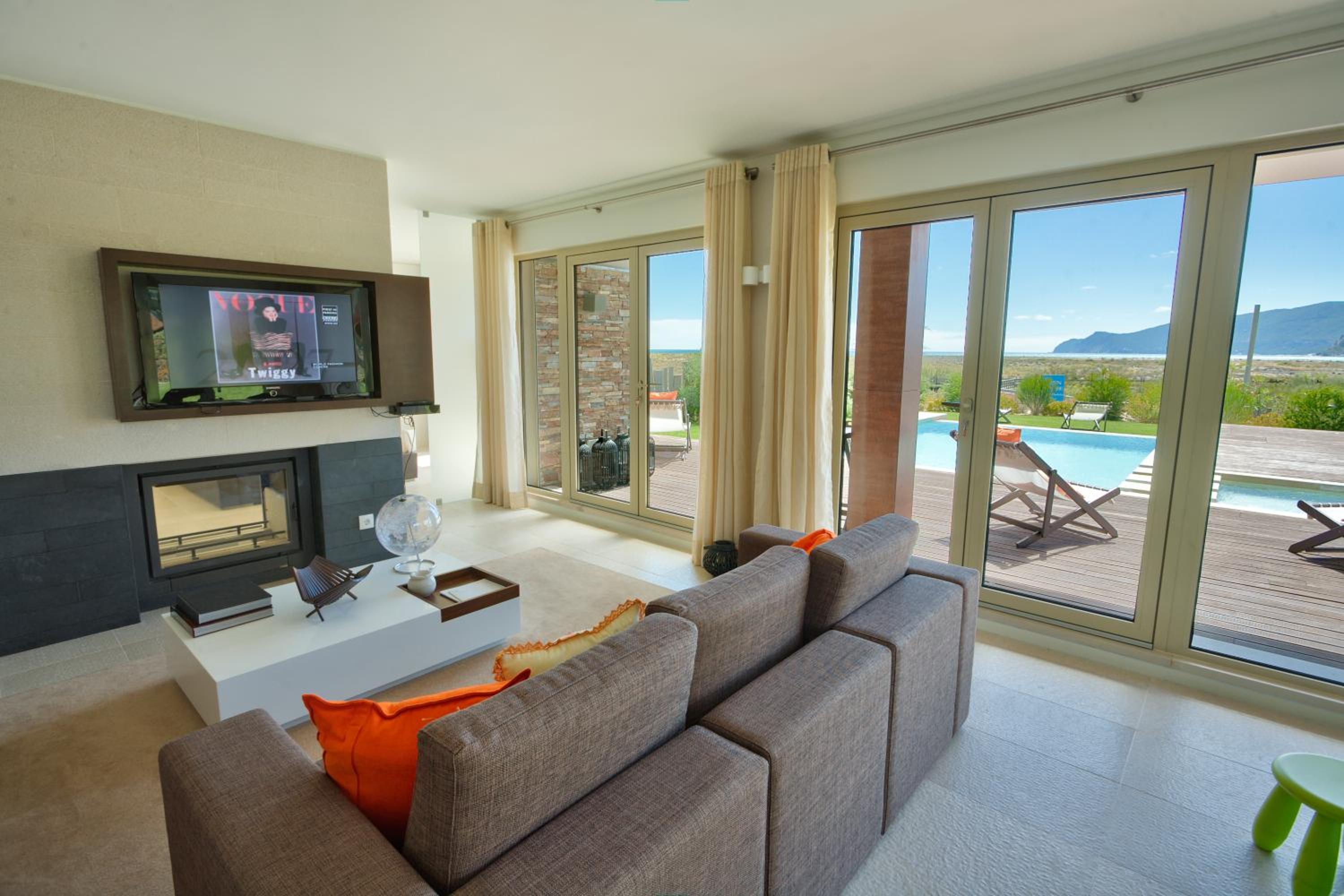 Two-Bedroom Apartment with Private Pool photo 2