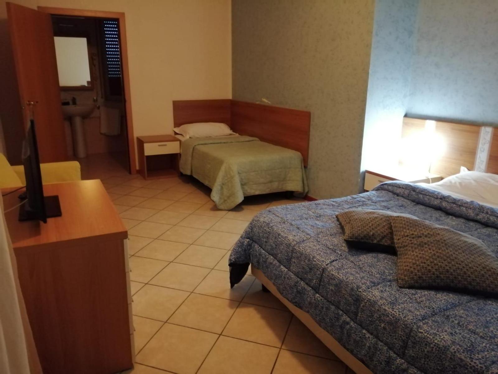Basic Triple Room photo 2
