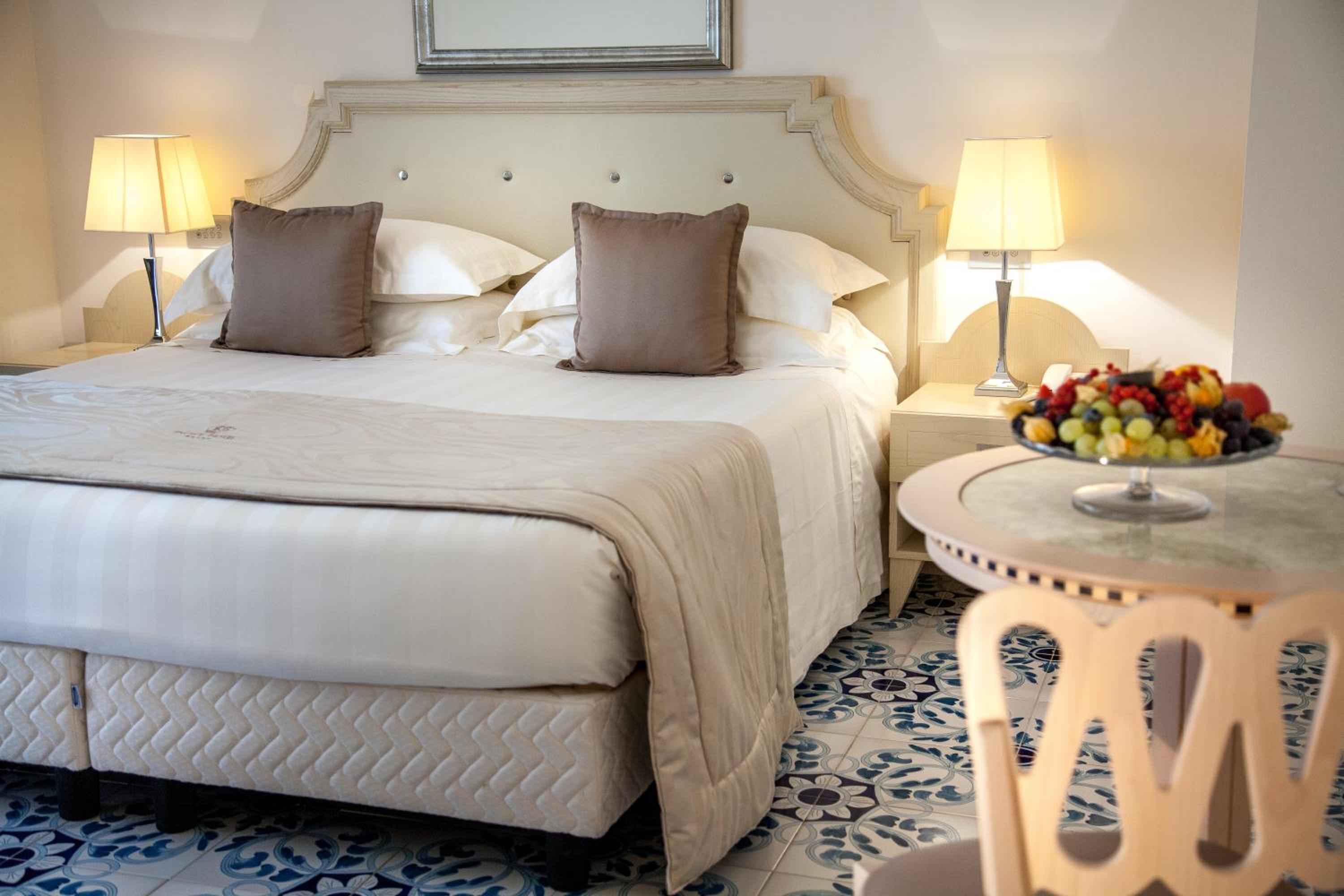 Classic Double or Twin Room with Sea View - Photo 1