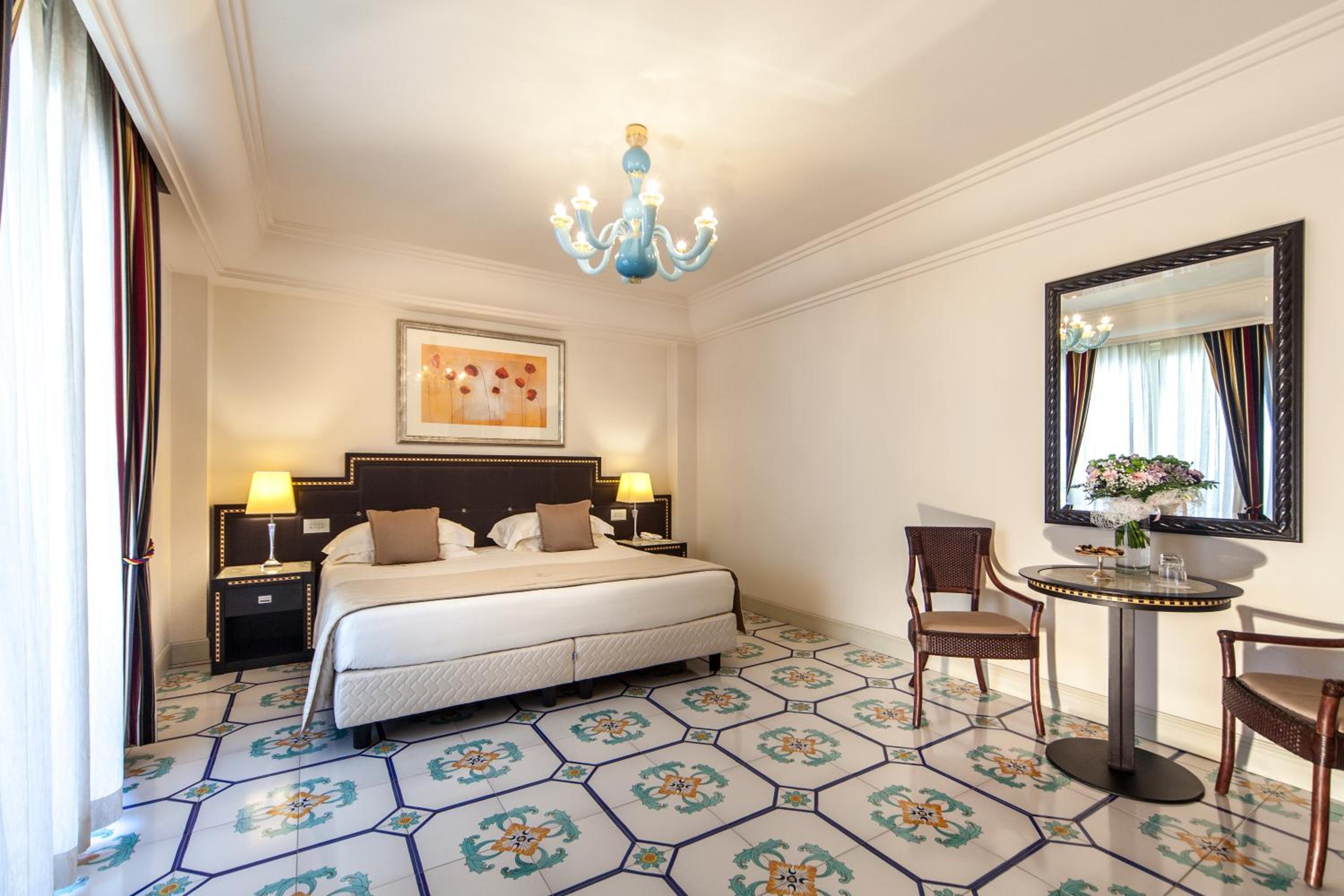 Deluxe Triple Room with Sea View - Photo 5