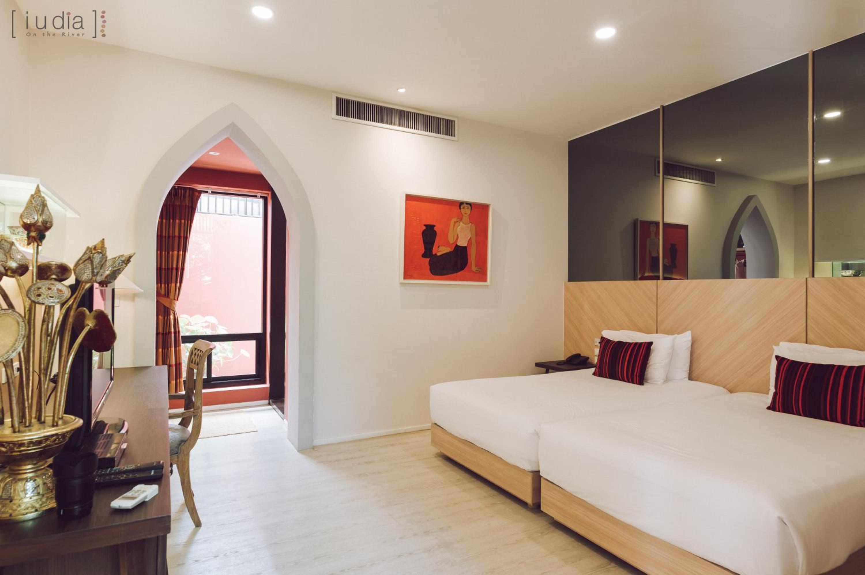 Courtyard room photo 1