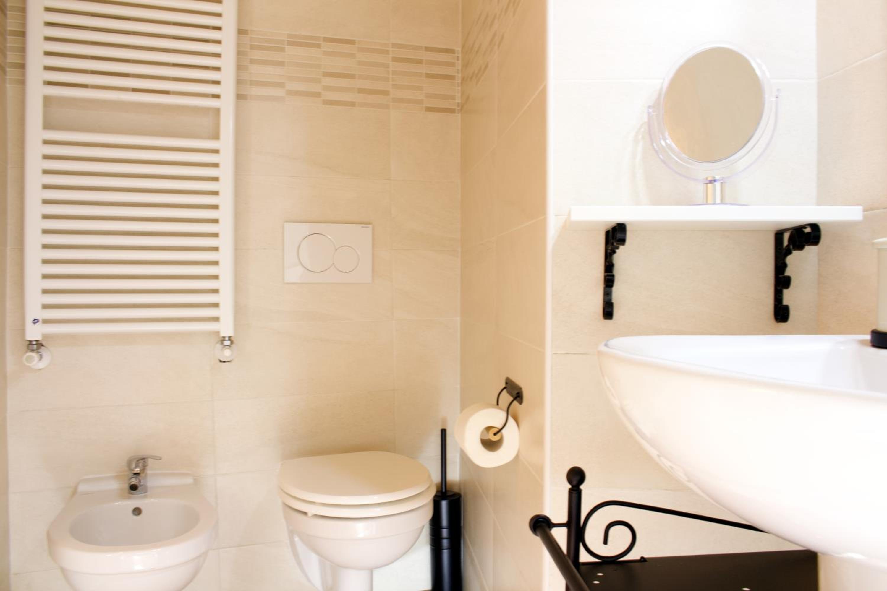 Double Room with Private Bathroom - Photo 3