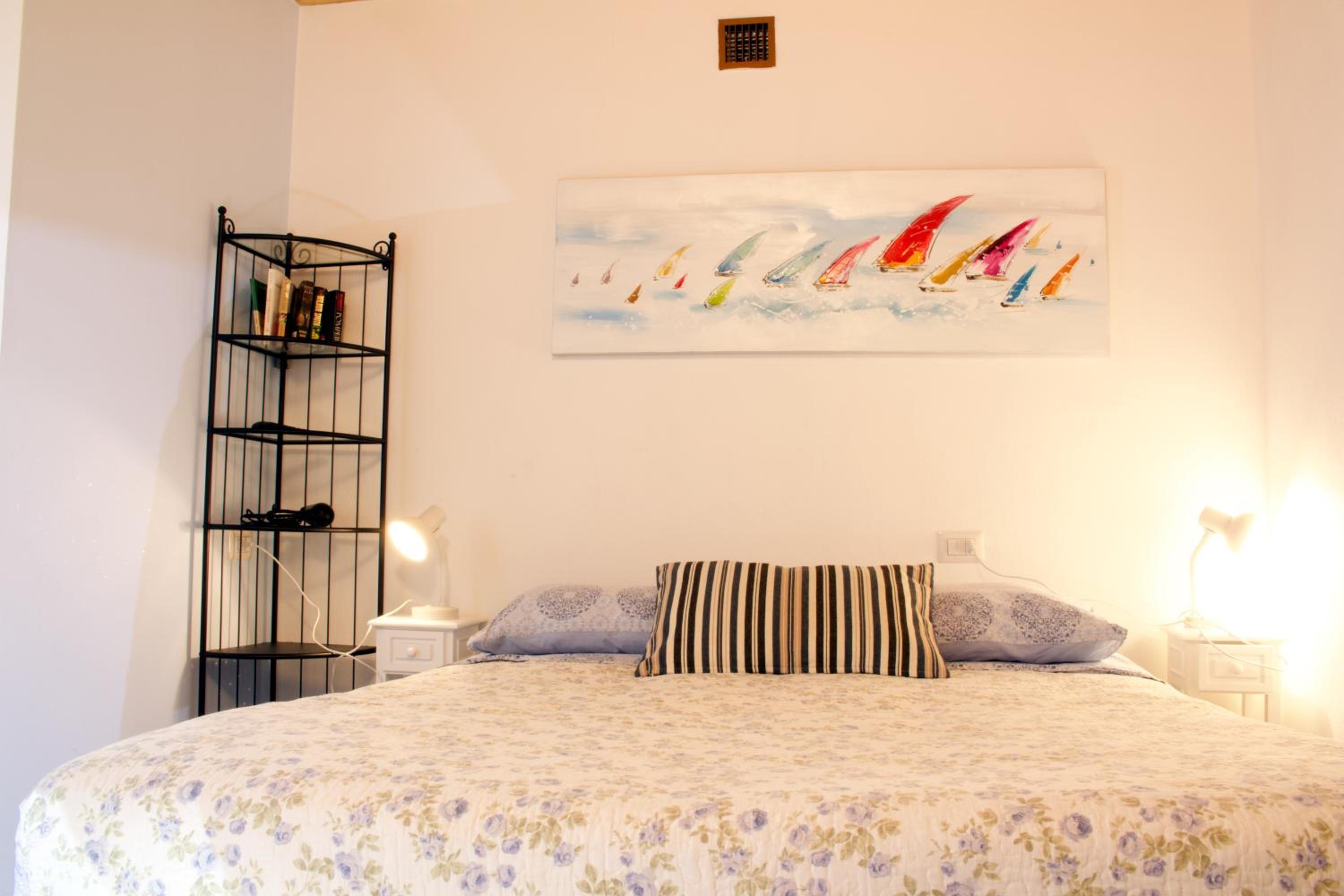 Double Room with Private Bathroom - Photo 1
