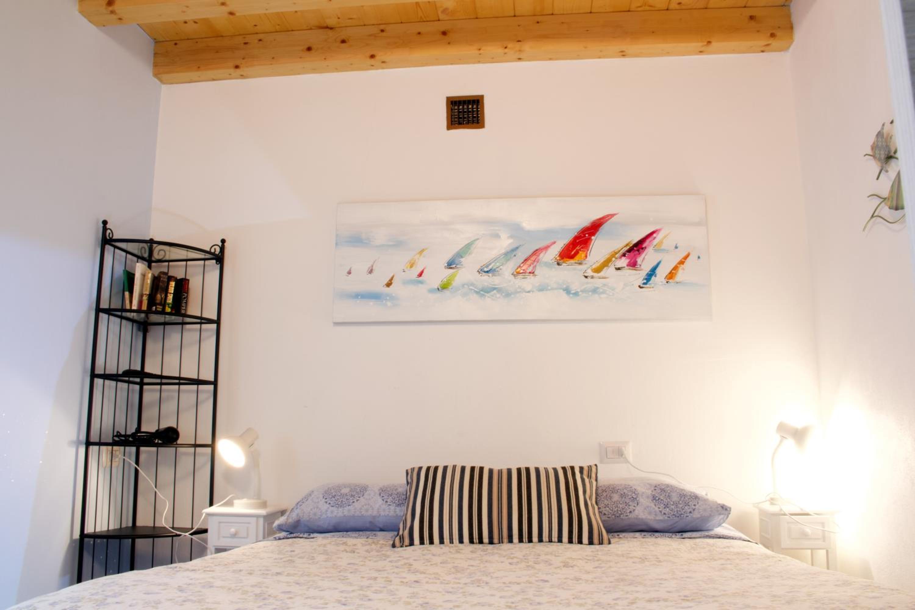 Double Room with Private Bathroom - Photo 6