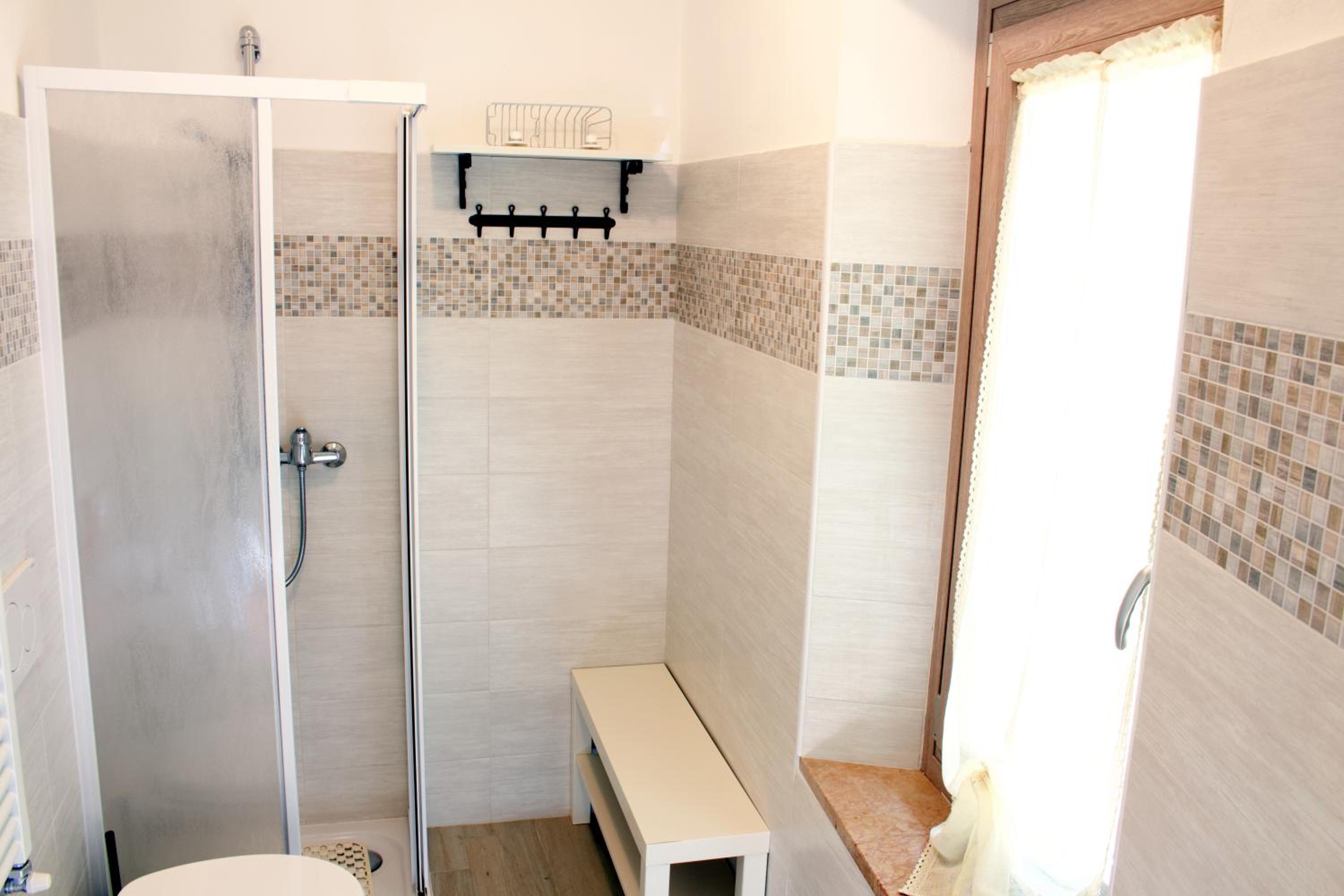 Double Room with Private Bathroom - Photo 9