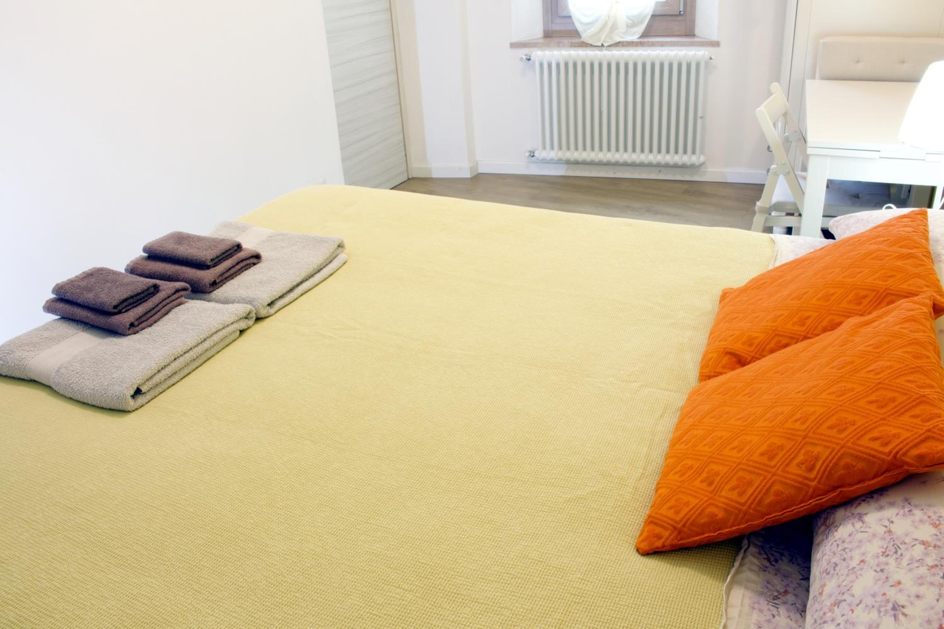 Double Room with Private Bathroom - Photo 10