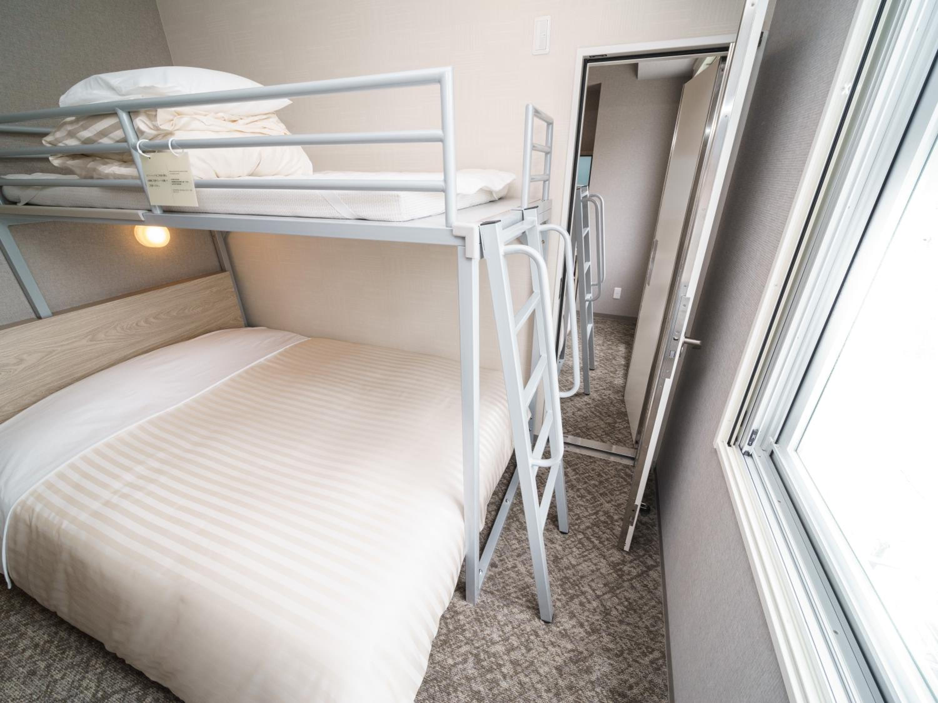 Quadruple Room - Non-Smoking photo 2