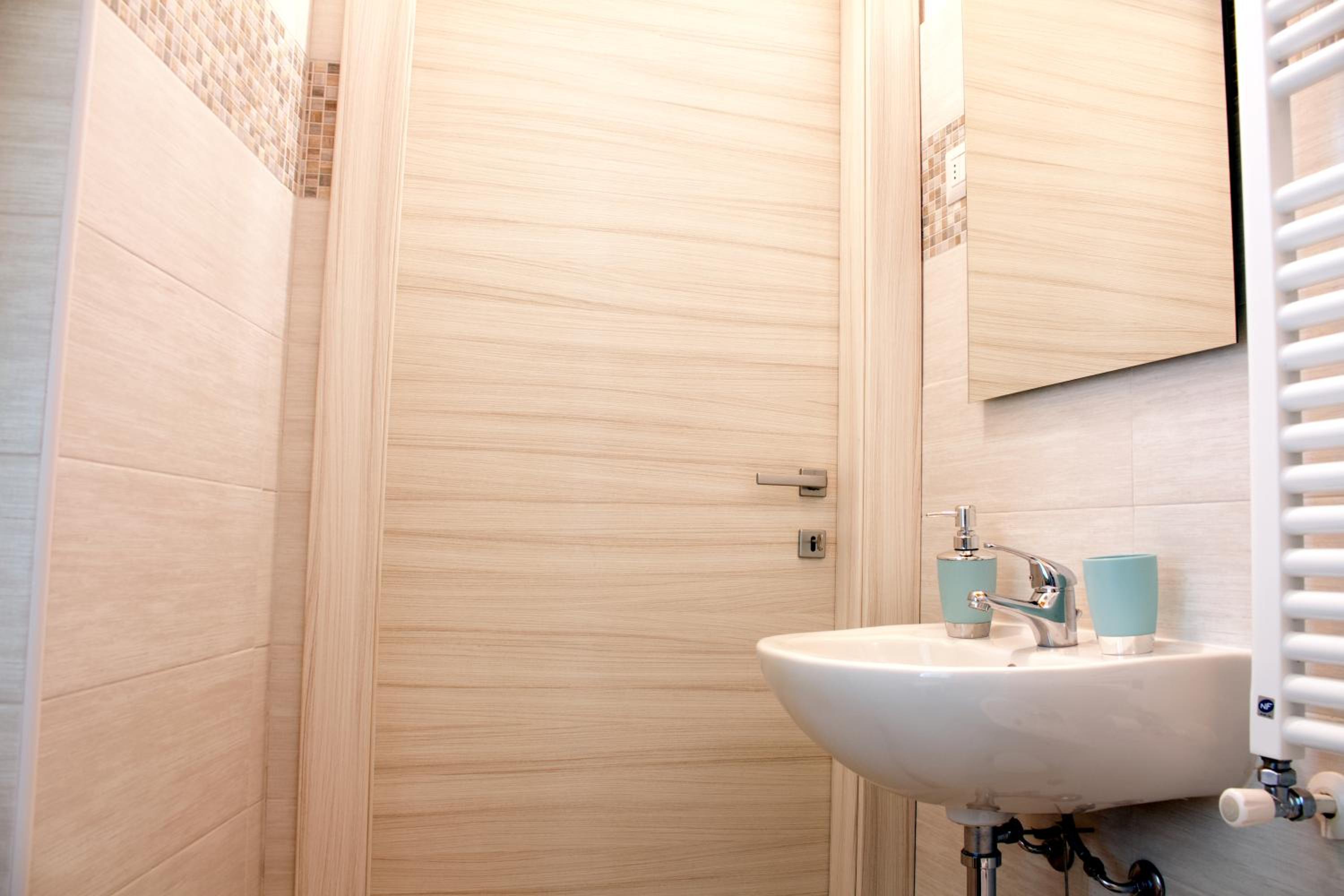 Quadruple Room with Private Bathroom - Photo 11