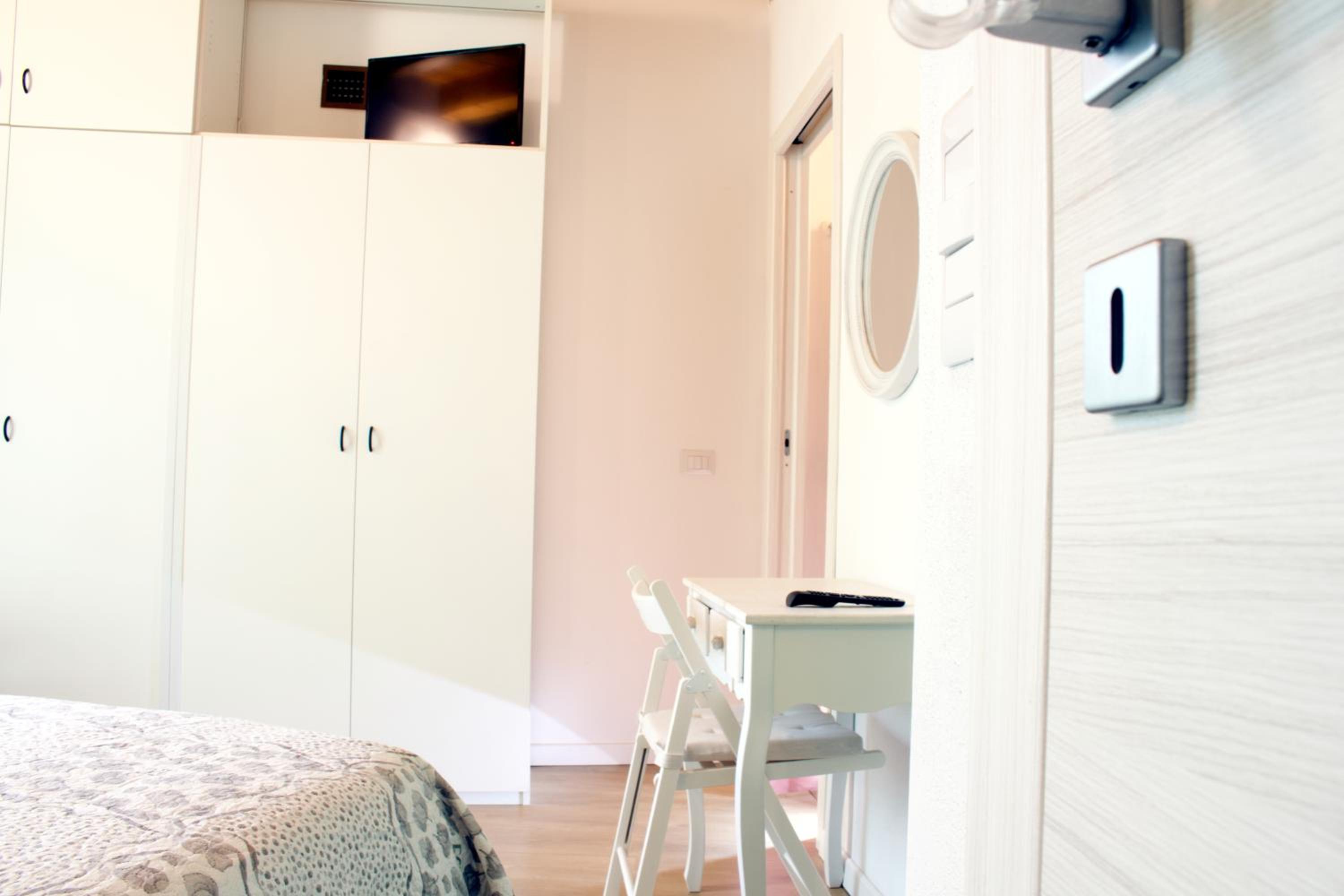 Quadruple Room with Private Bathroom - Photo 1