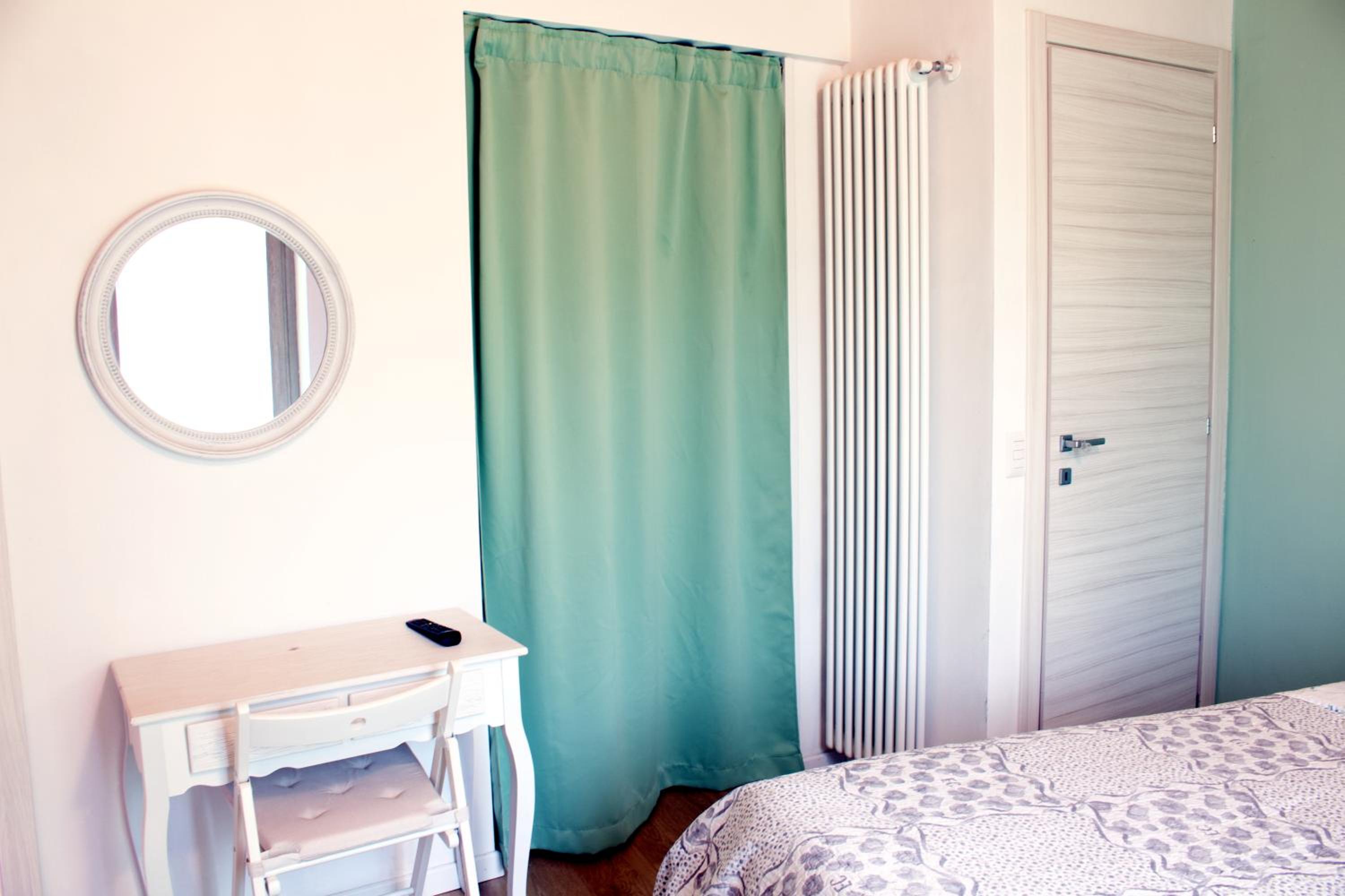 Quadruple Room with Private Bathroom - Photo 10