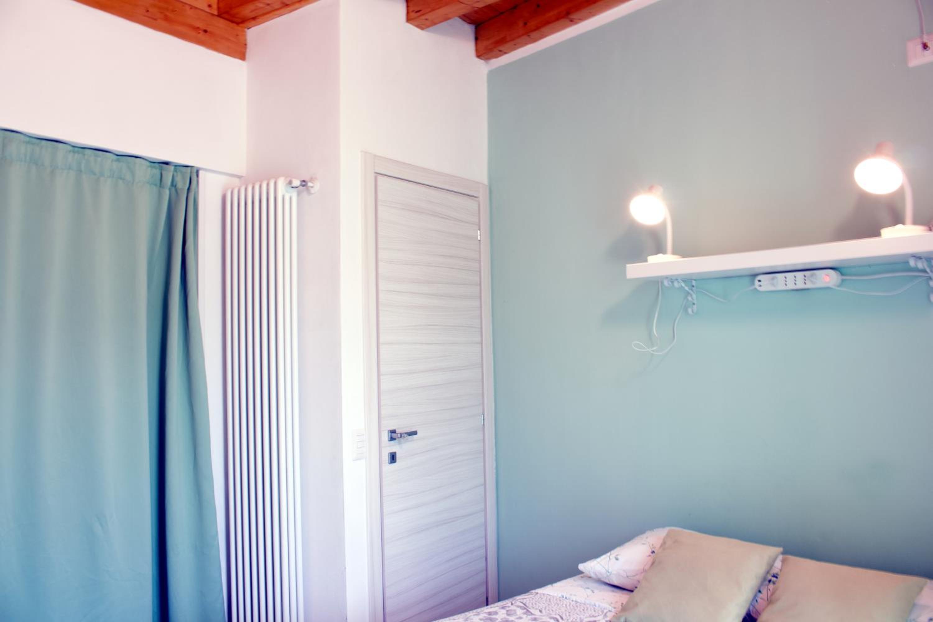 Quadruple Room with Private Bathroom - Photo 9
