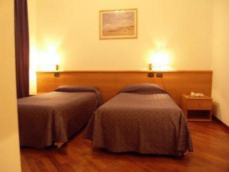Double or Twin Room - Photo 21