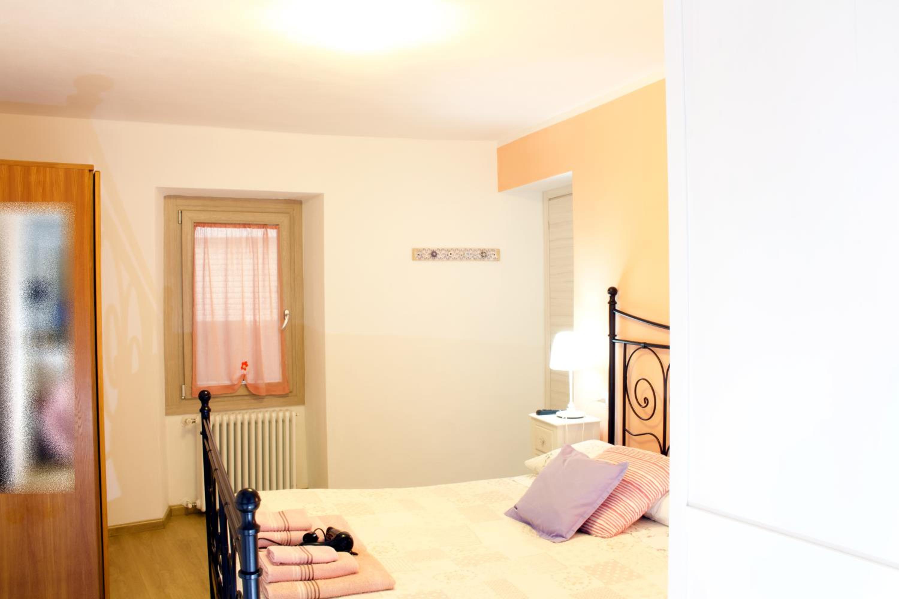 Quadruple Room with Private Bathroom - Photo 6