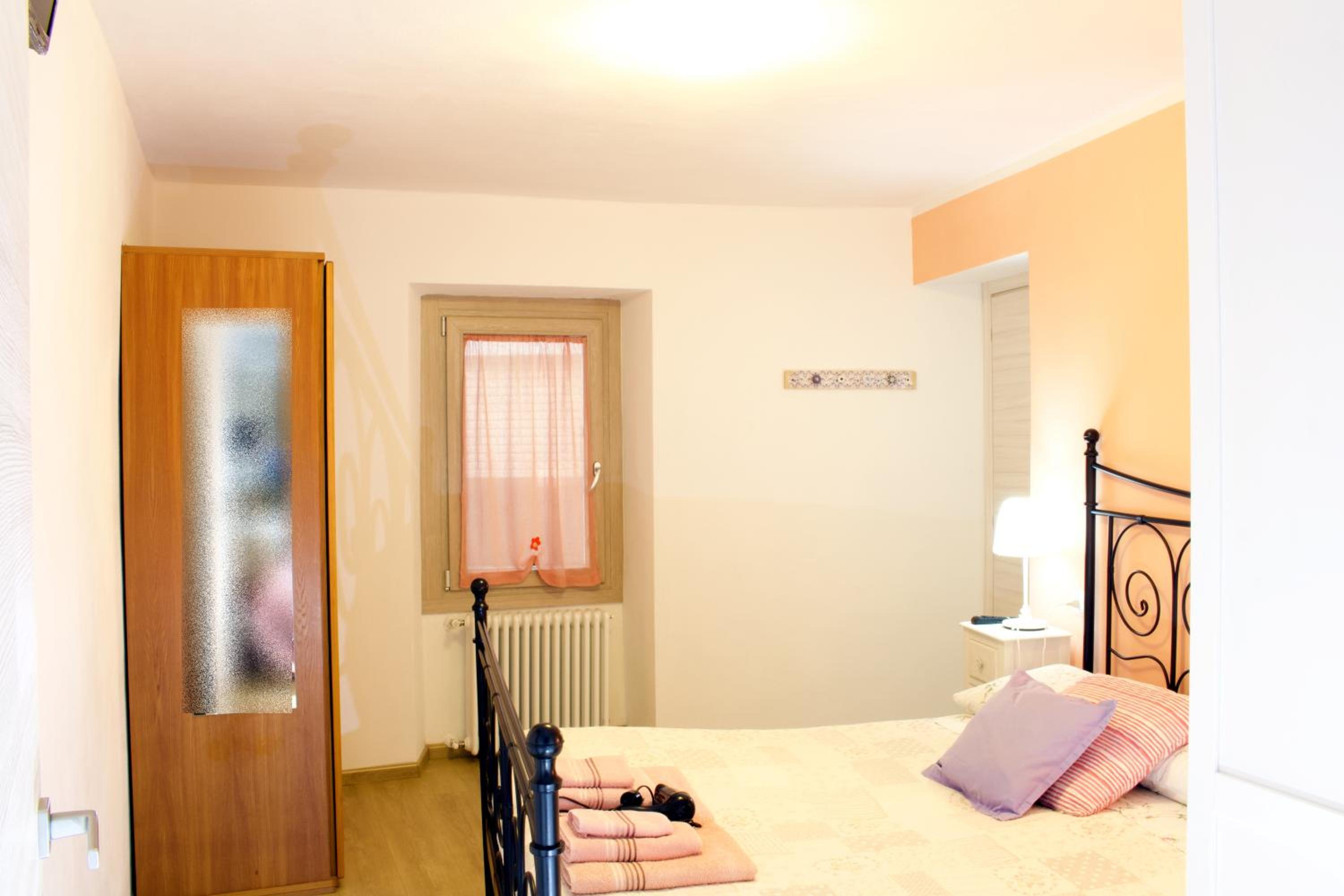 Quadruple Room with Private Bathroom - Photo 5