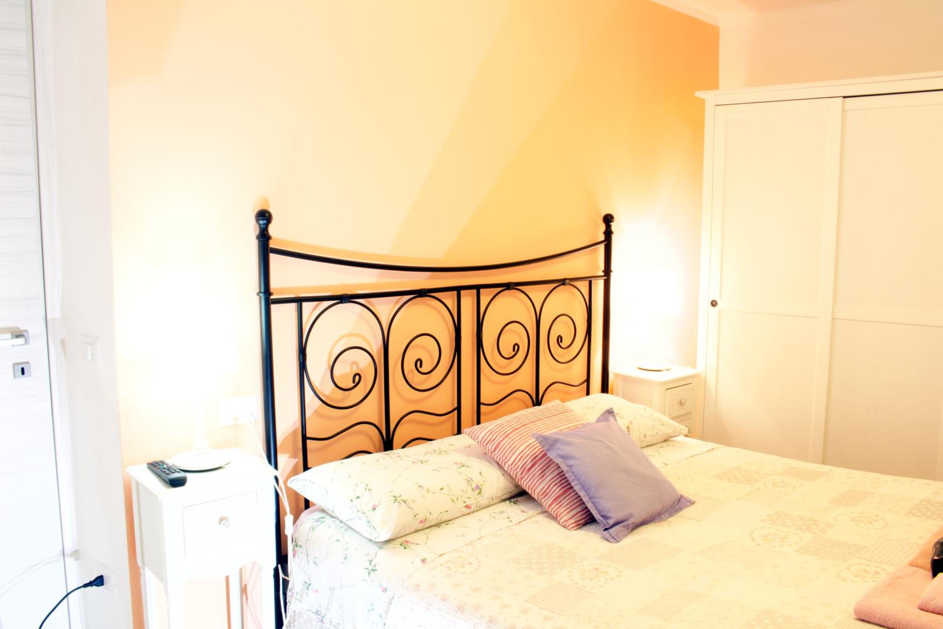 Quadruple Room with Private Bathroom - Photo 3
