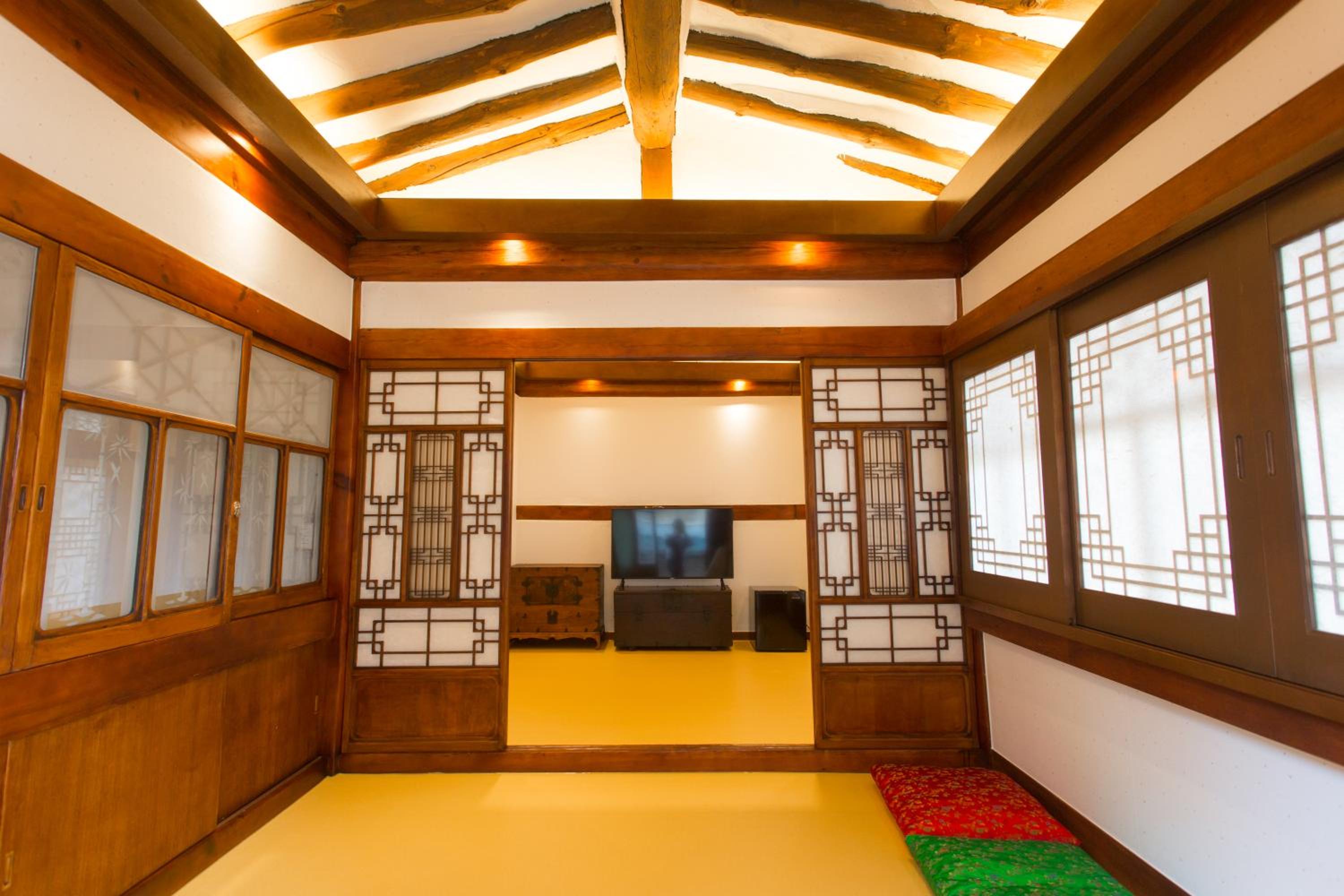 Family Room with Private Bathroom - Photo 16