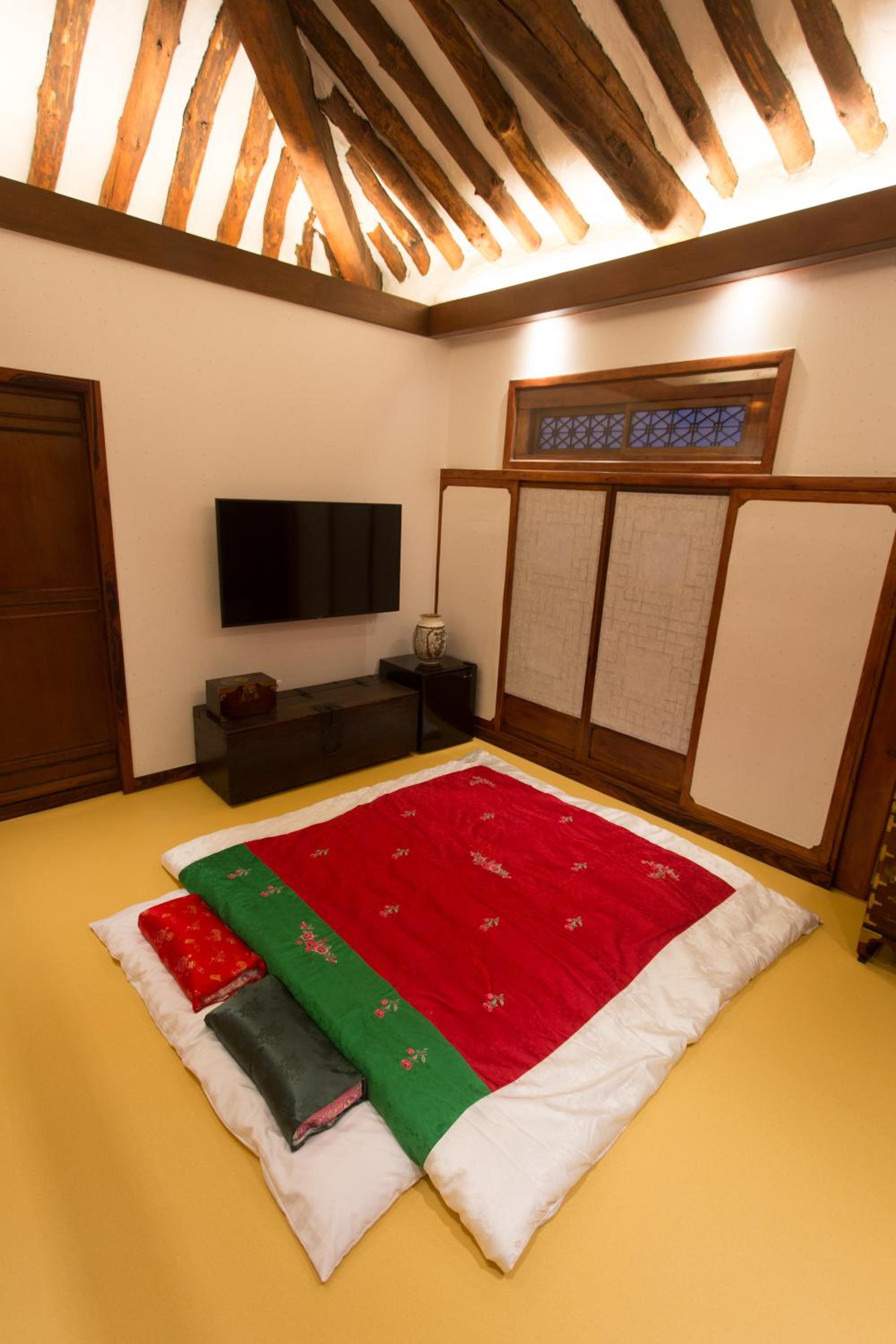 Triple Room with Private Bathroom - Photo 1
