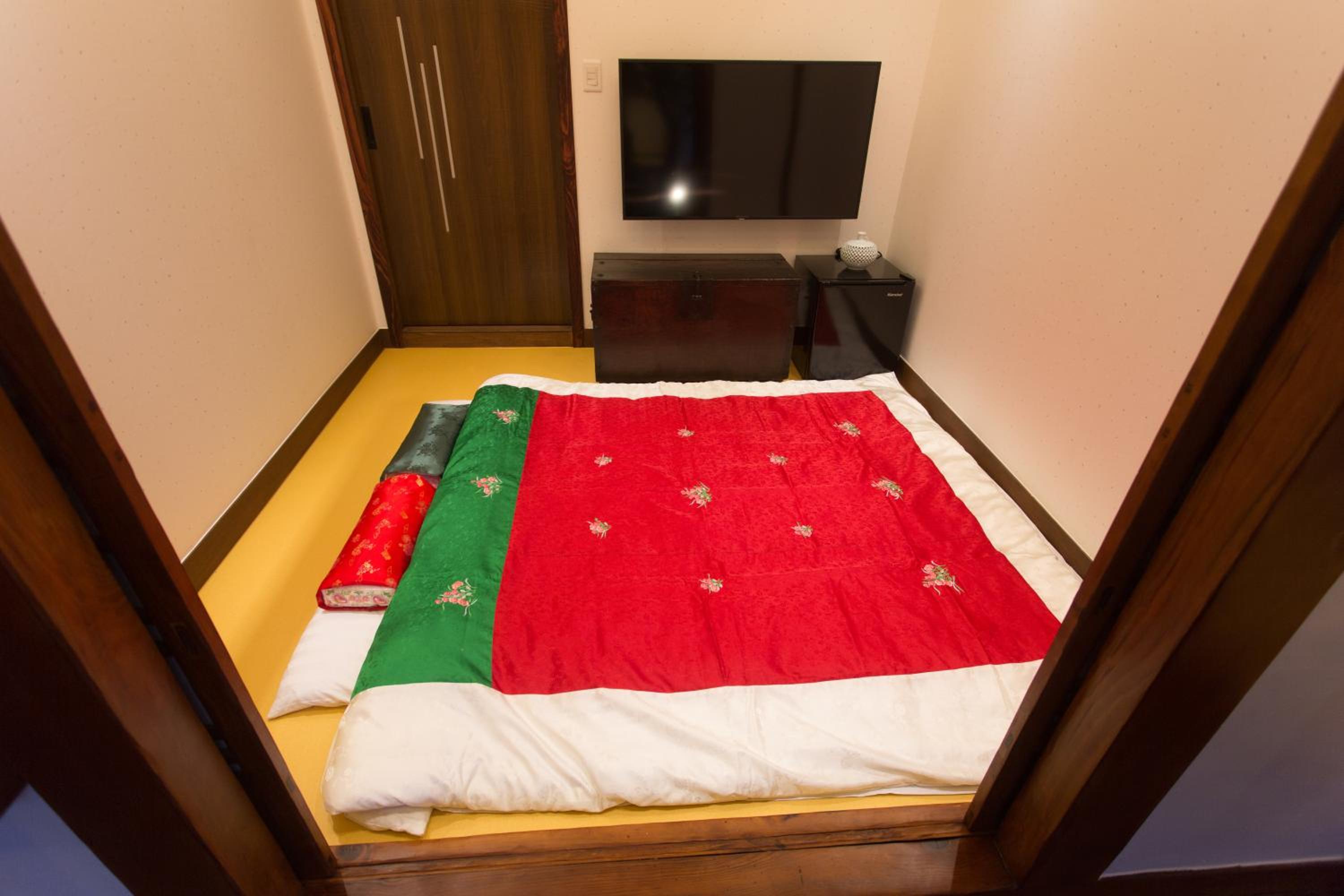 Double Room with Private Bathroom - Photo 1